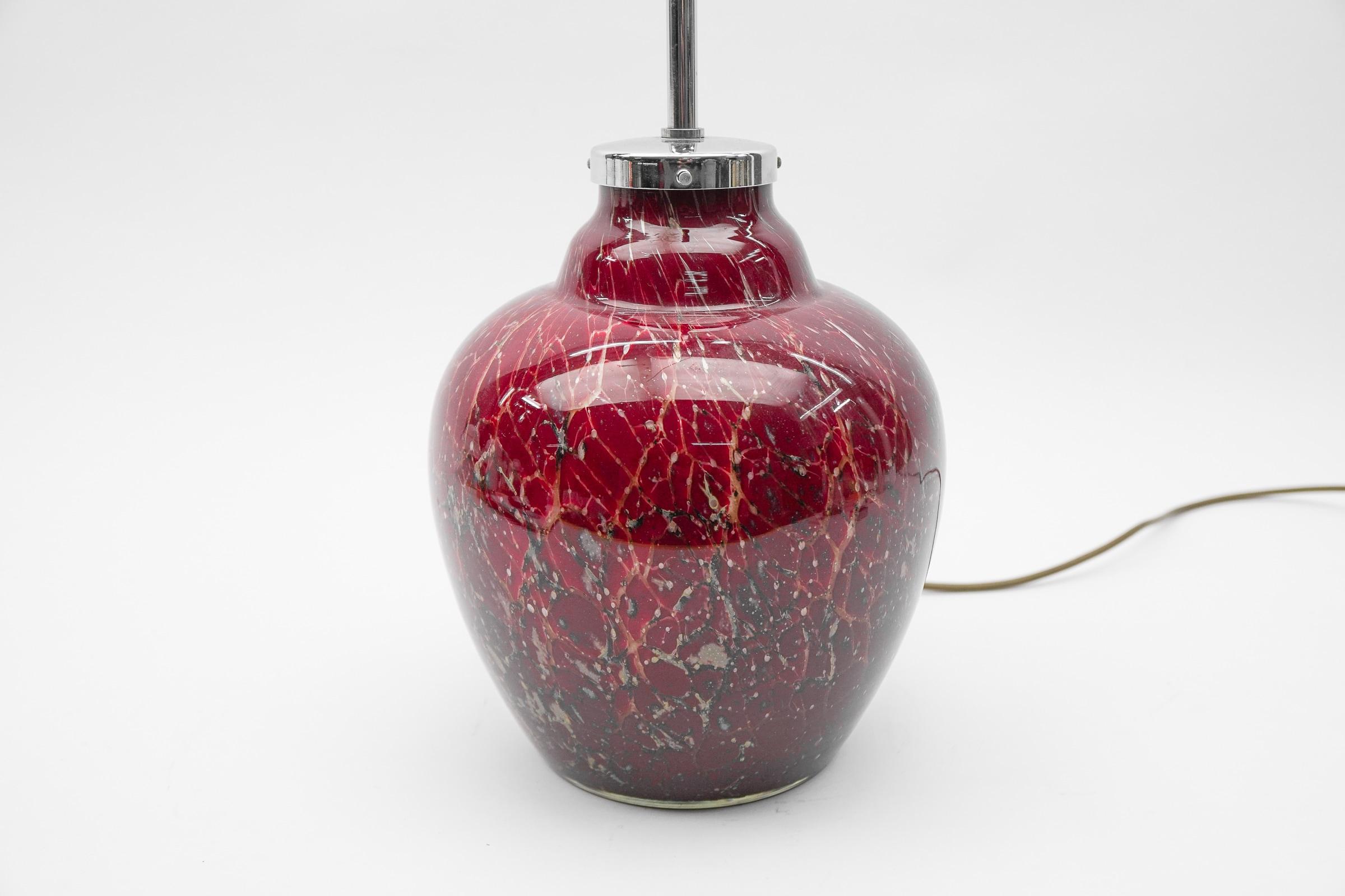 Milieu du XXe siècle Lampe de bureau Art Déco WMF Ikora en verre rouge, années 1930, Allemagne en vente