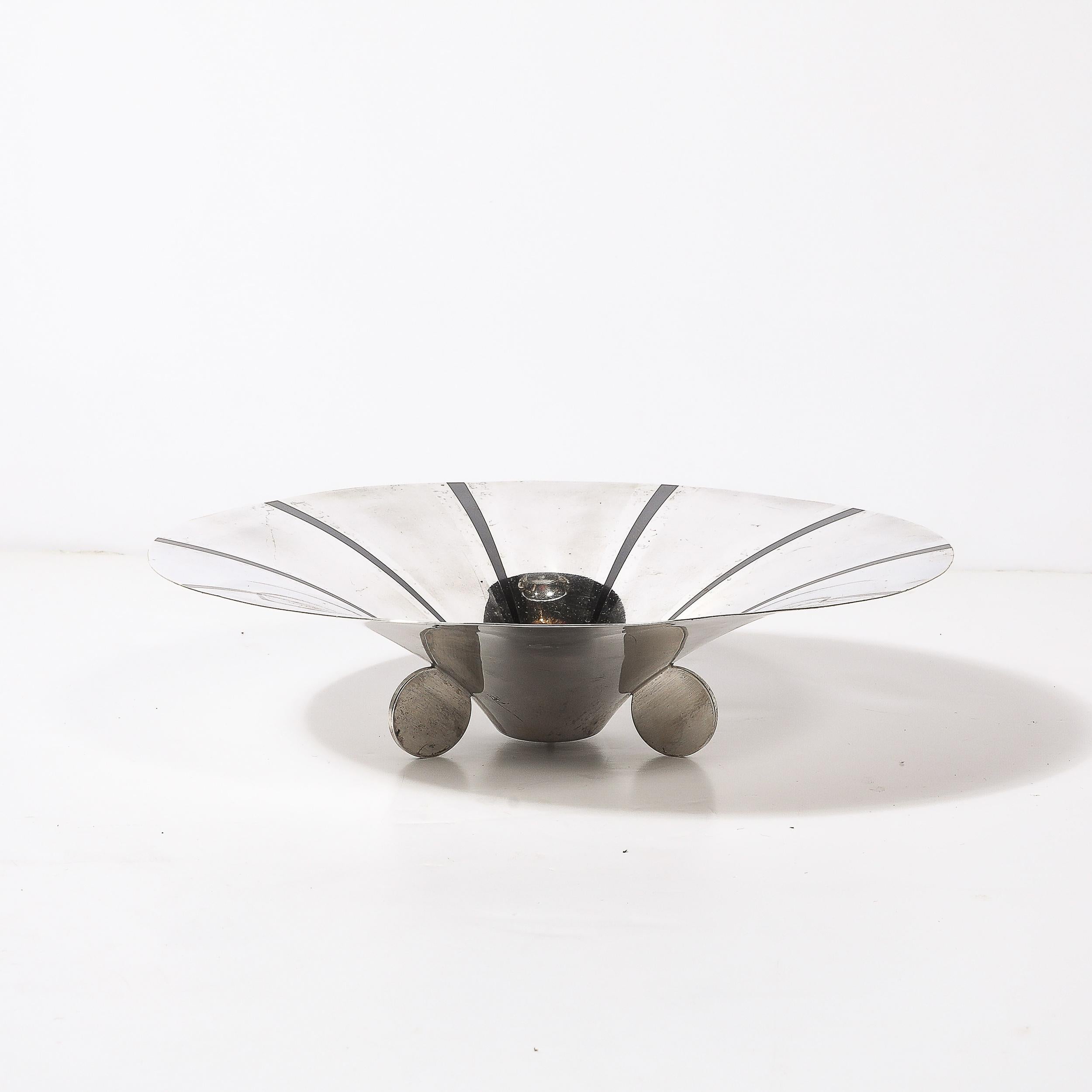 Allemand Art Deco WMF Ikora Textural Silver Plated Bowl W/ Jet Black Linear Detailing (bol en métal argenté texturé avec des détails linéaires en noir de jais) en vente
