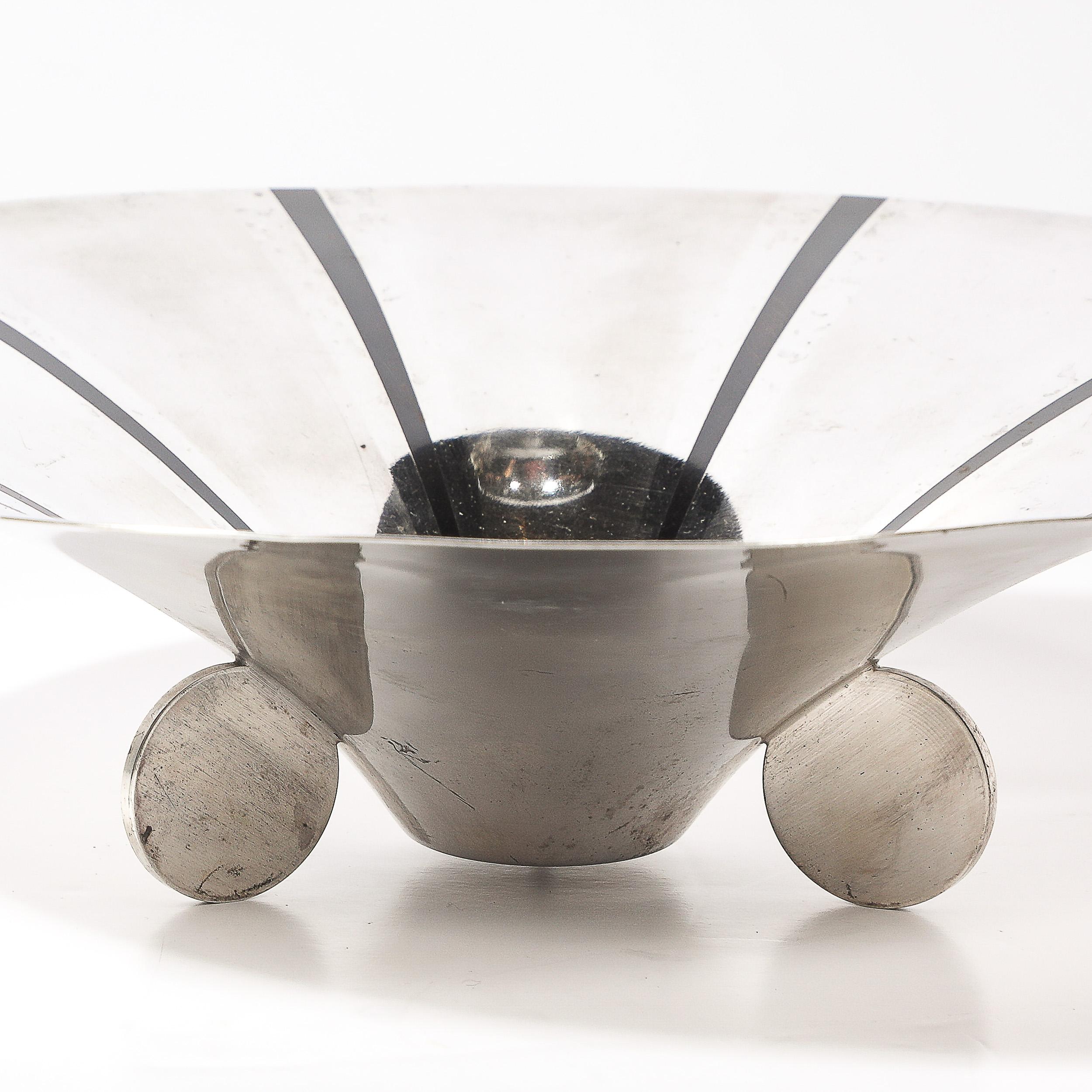 Art Deco WMF Ikora Textural Silver Plated Bowl W/ Jet Black Linear Detailing (bol en métal argenté texturé avec des détails linéaires en noir de jais) Bon état - En vente à New York, NY