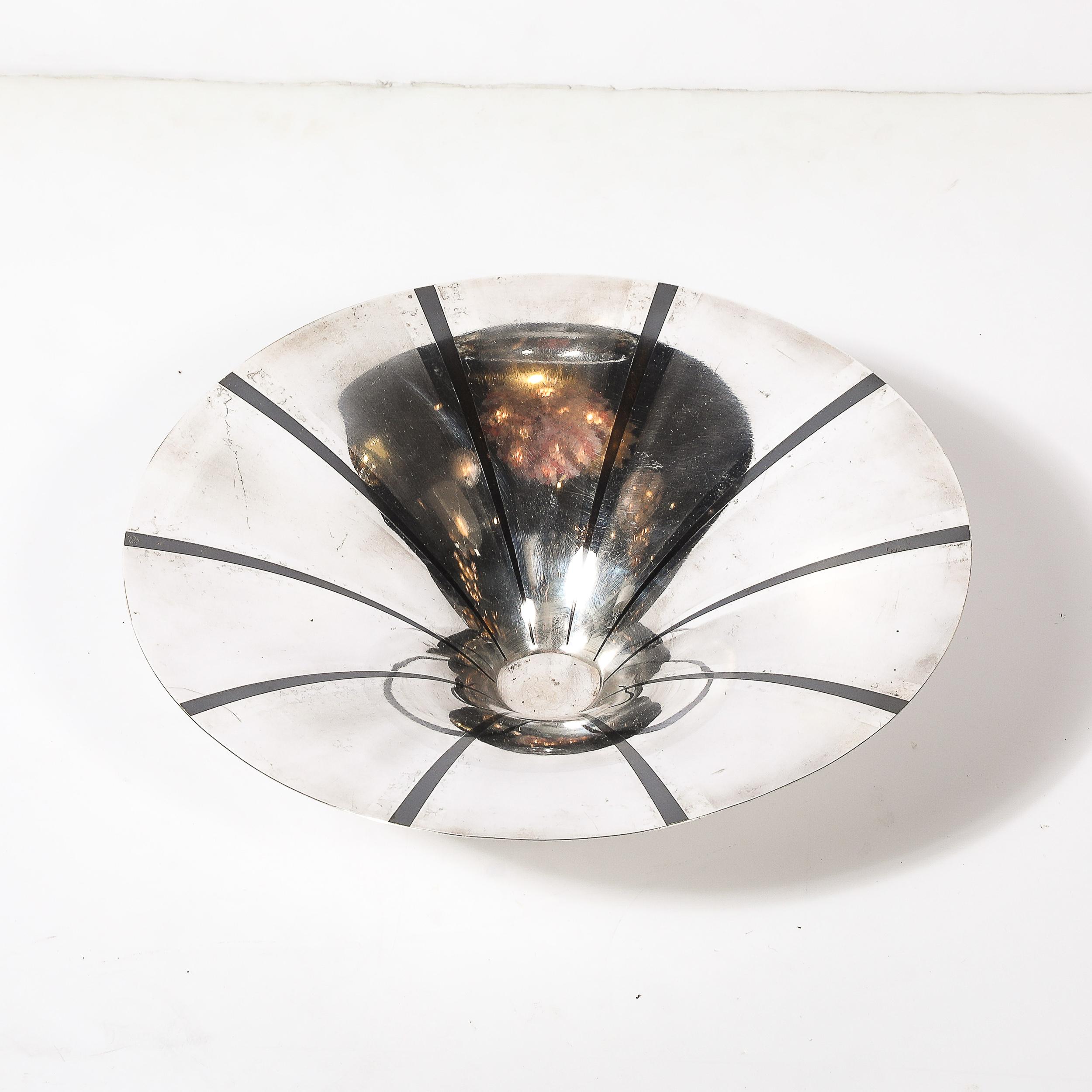 Plaqué argent Art Deco WMF Ikora Textural Silver Plated Bowl W/ Jet Black Linear Detailing (bol en métal argenté texturé avec des détails linéaires en noir de jais) en vente