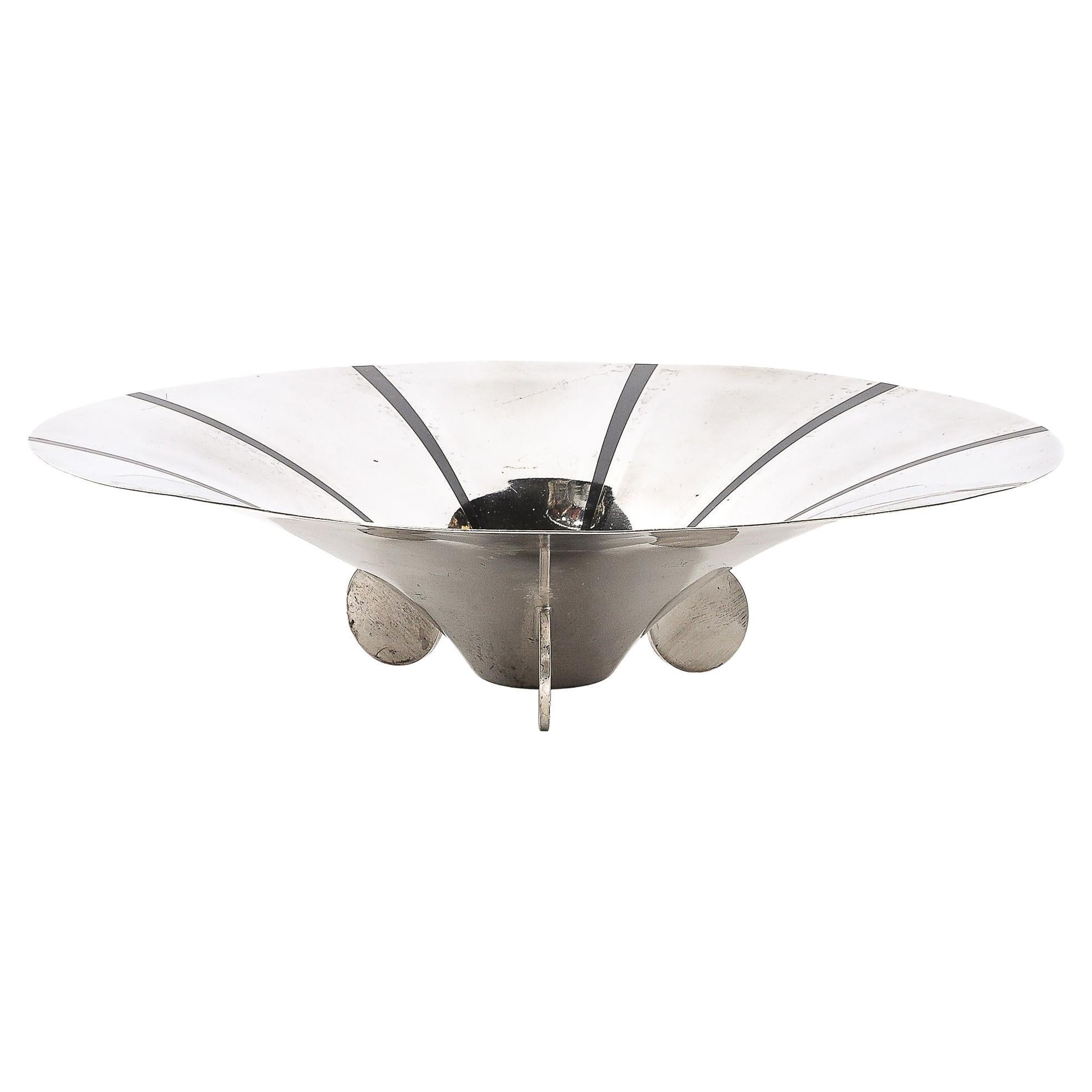 Art Deco WMF Ikora Textural Silver Plated Bowl W/ Jet Black Linear Detailing (bol en métal argenté texturé avec des détails linéaires en noir de jais) en vente