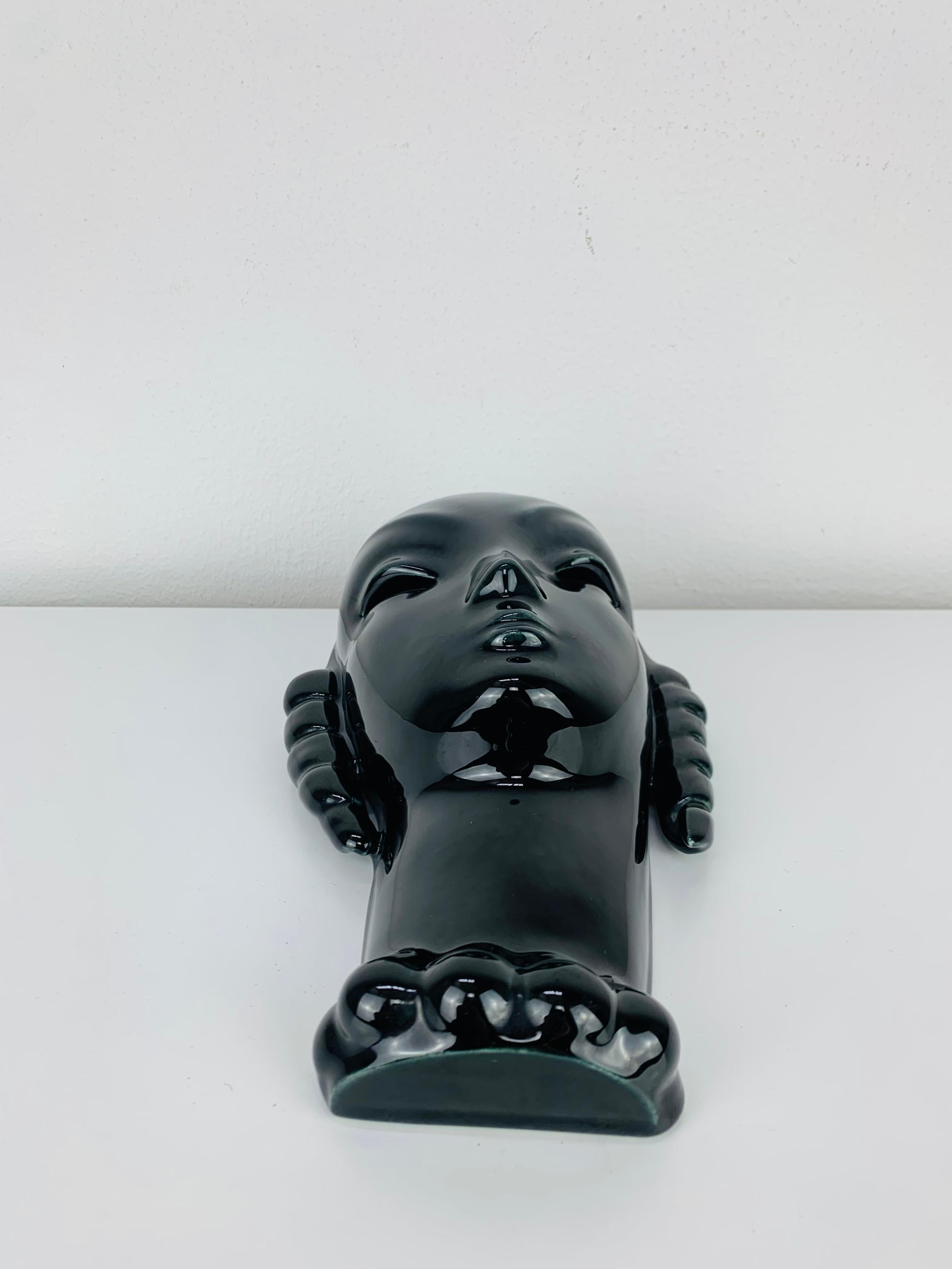 Ceramica Figura di donna Art Déco in ceramica nera, di Eduard Hermanutz per Villeroy & Boch in vendita