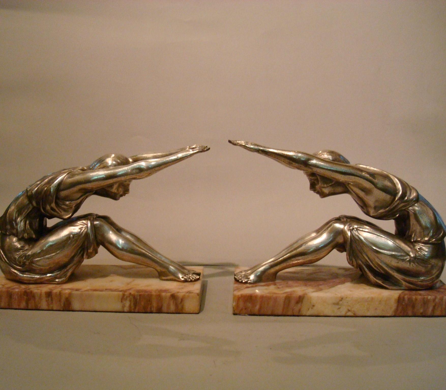 Art Deco female figure - Sculpture bookends, France, 1920s.
Pair of female bookends in silver plated finish, great pose in the Art Deco style, made in France.