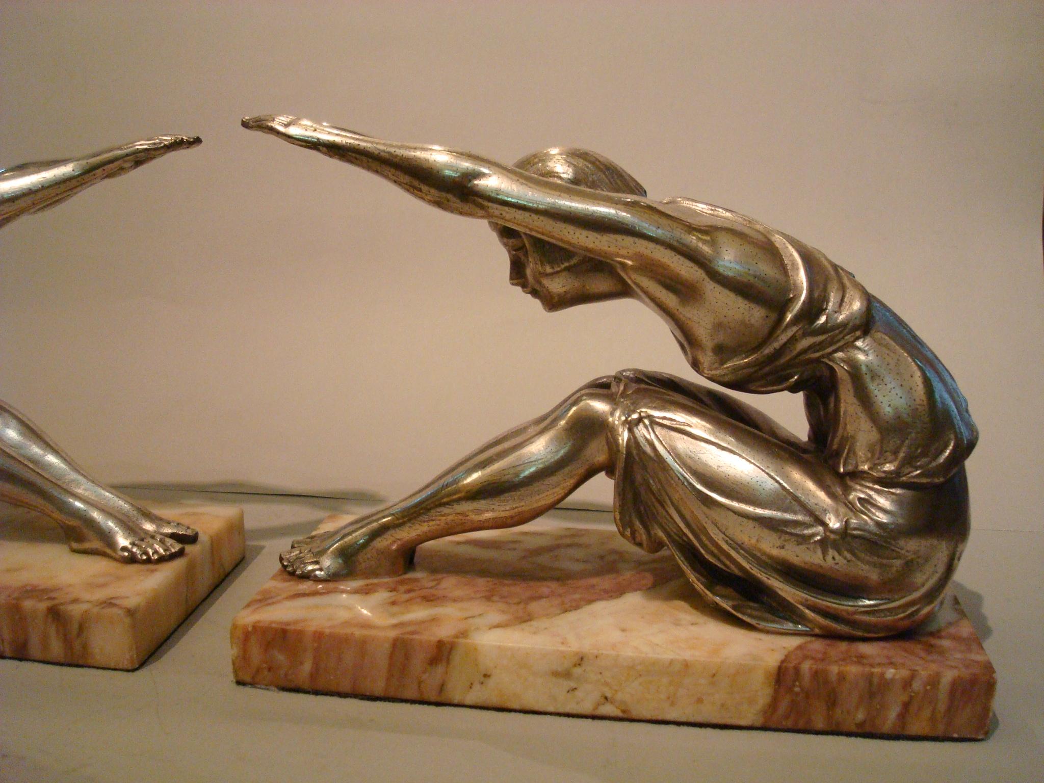Argenté Serre-livres en sculpture de femme Art déco, France, années 1920 en vente