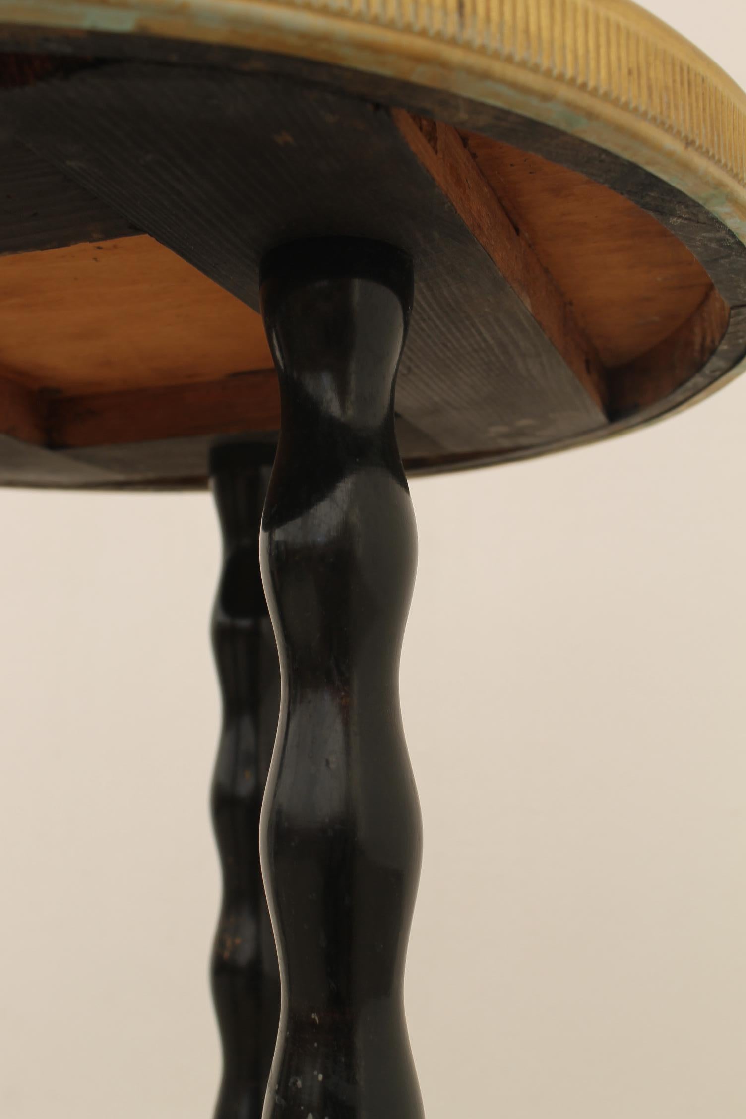 Runder Beistelltisch aus Holz und Messing im Art déco-Stil, Böhmen, 1930er Jahre im Angebot 11