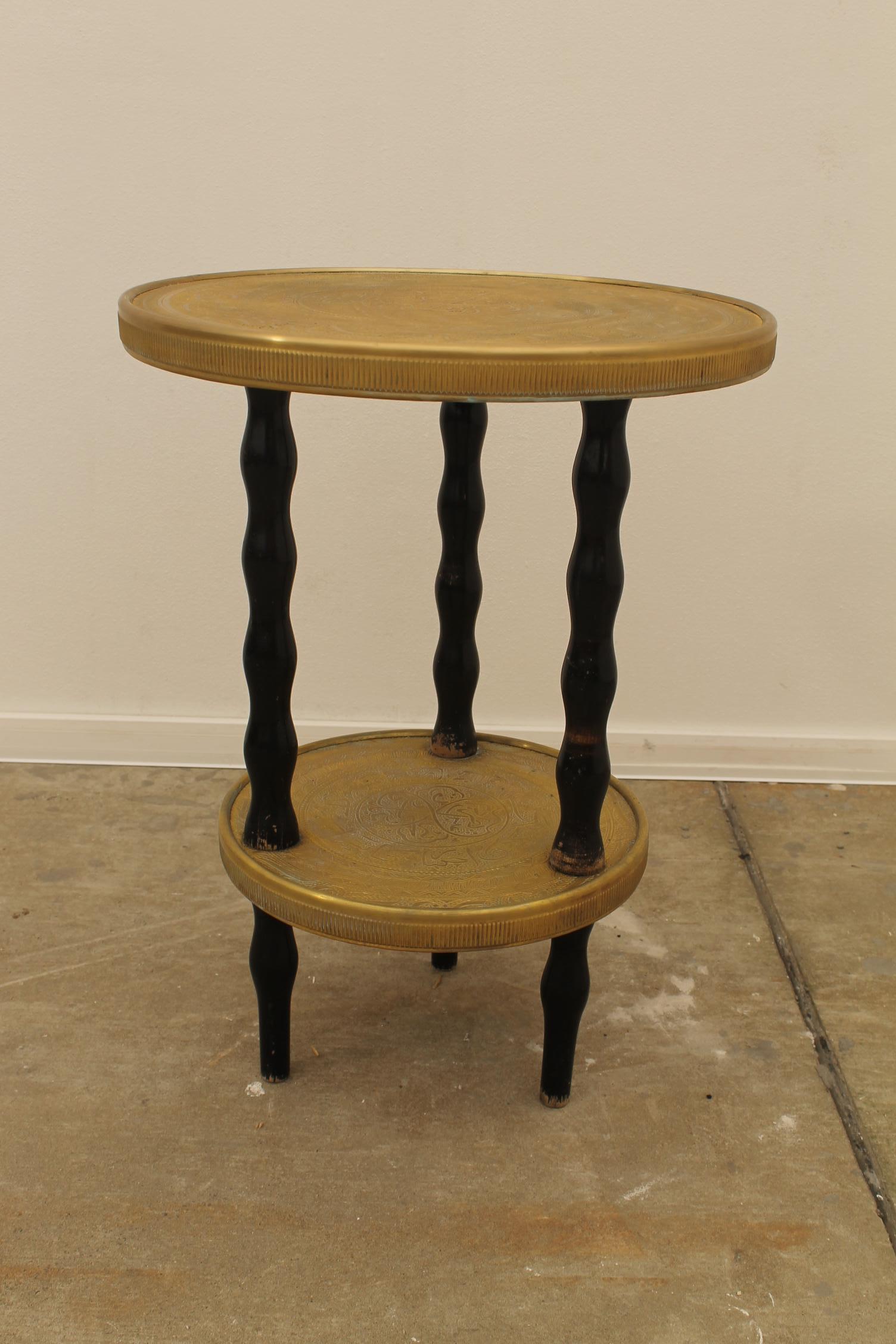 Art Deco Wood and Brass Round Side Table, Bohemia, 1930s In Good Condition For Sale In Prague 8, CZ