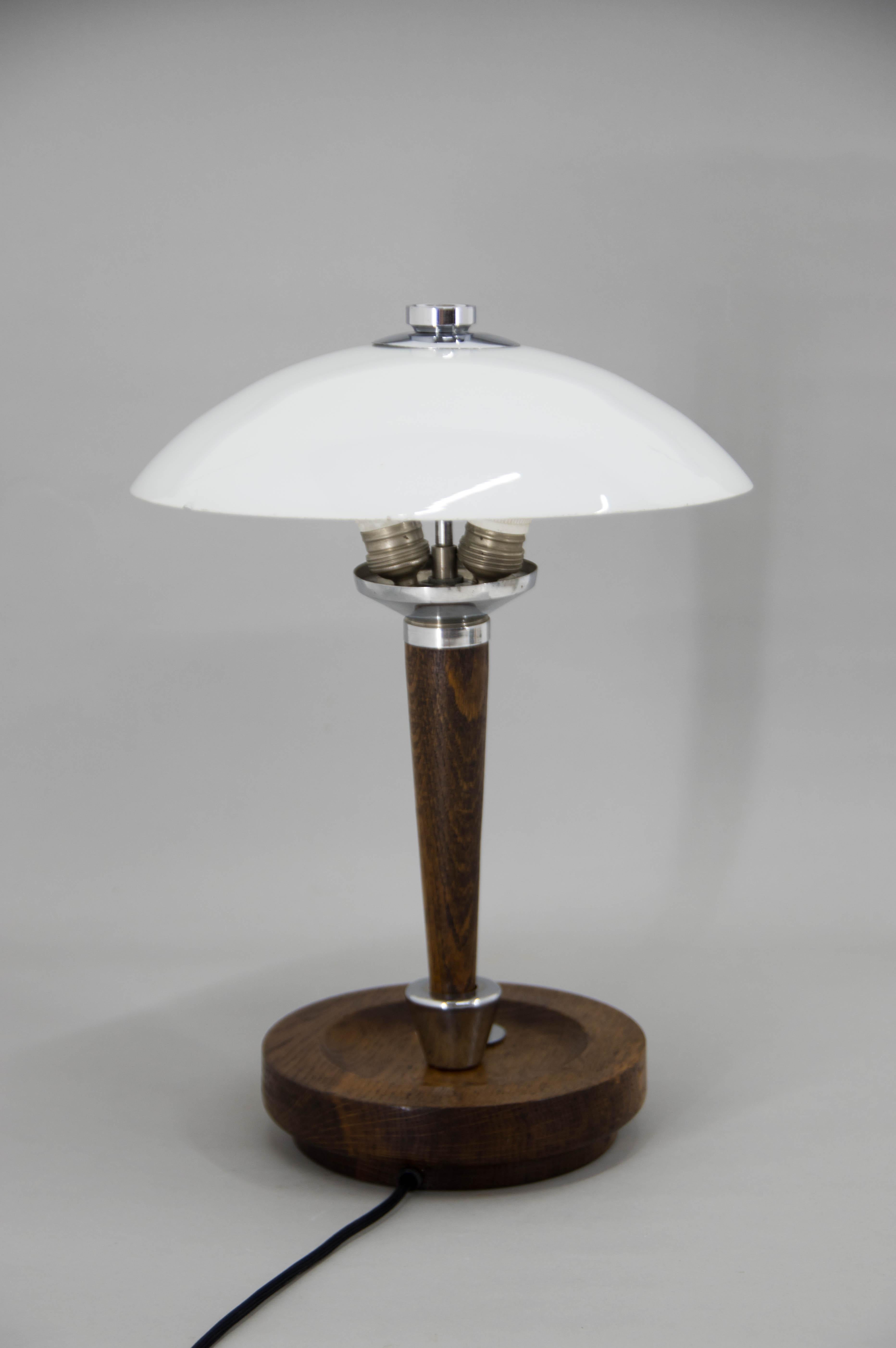 Unique Art Deco table lamp made of wood and opaline glass.
Restored: wood refinished with shellac.
Opaline glass with small dents see photo.
Rewired: 2x40W, E25-E27 bulbs.
US plug adapter included.