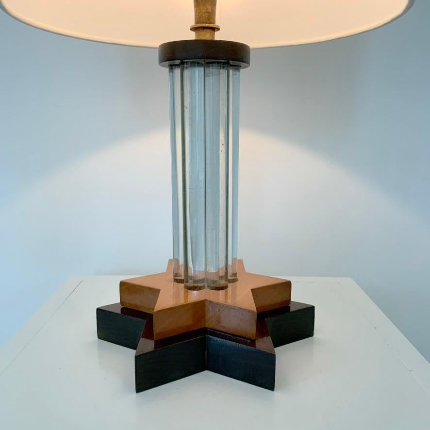 Lámpara de sobremesa Art Decó de madera y cristal, circa 1930, Francia. Vidrio en venta