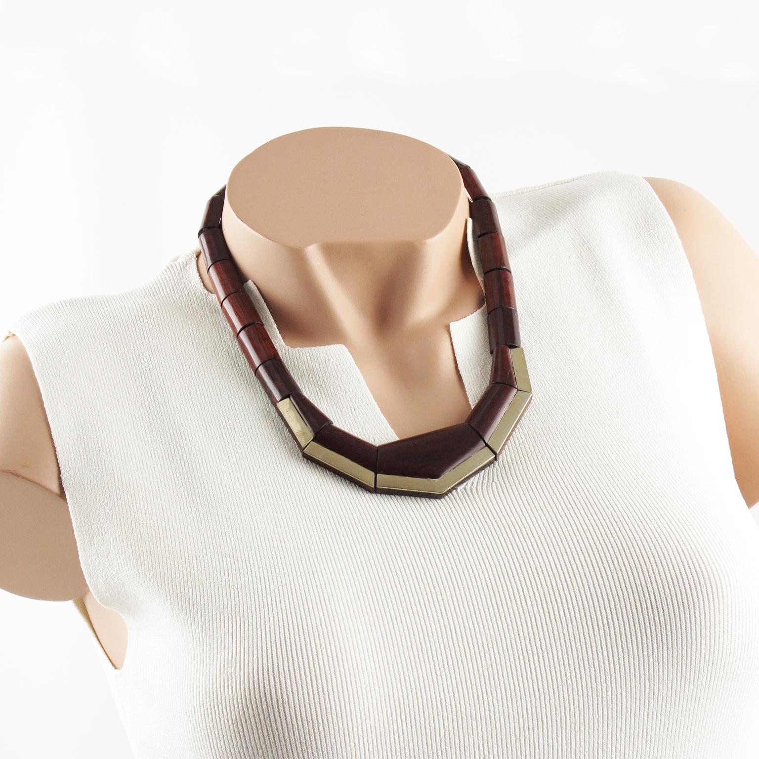 This lovely French Art Deco wood and silver plate geometric bib choker statement necklace features handmade carved and shaped wood elements complemented with geometric silver plate metal accents. The necklace is built on a double silvered metal