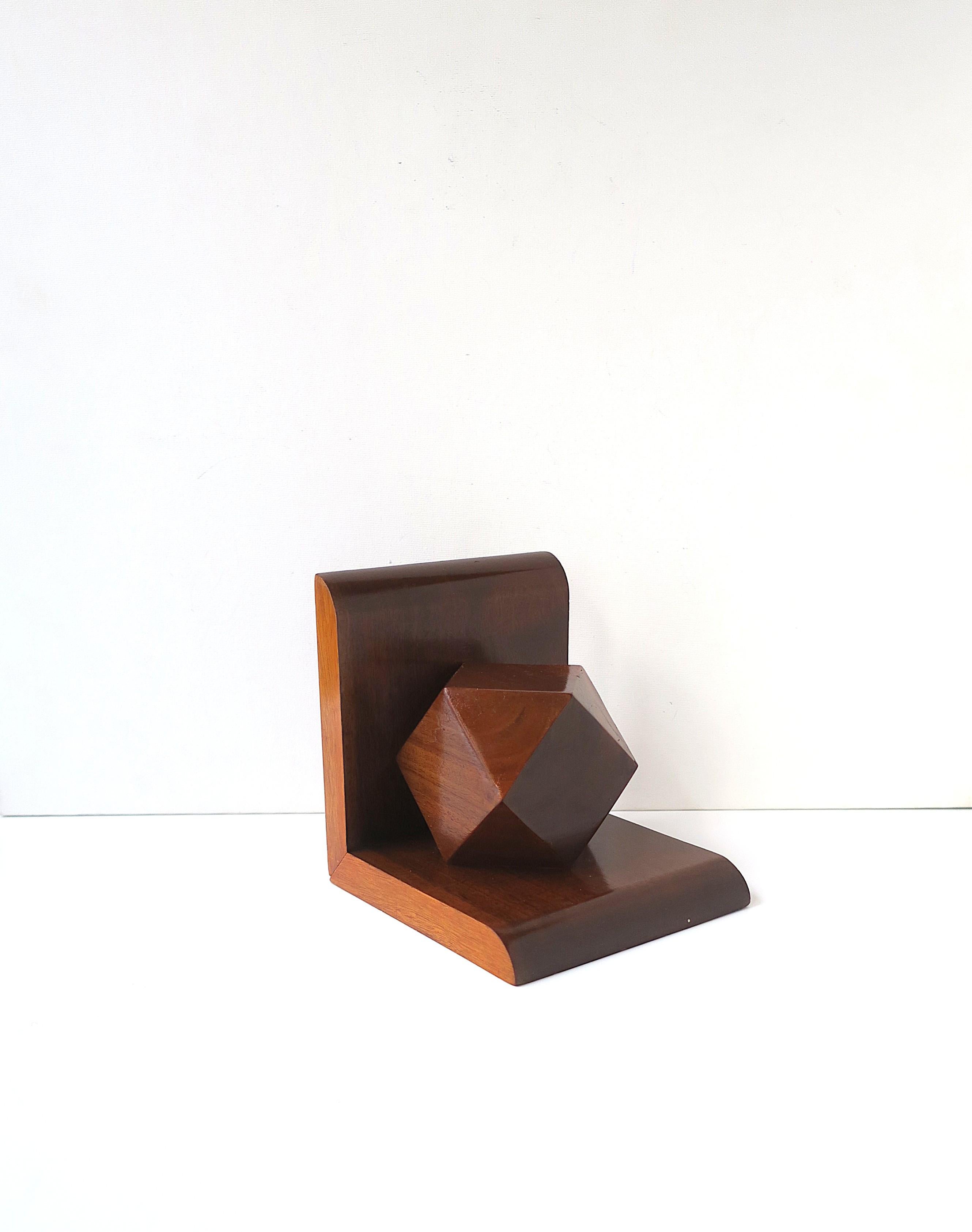 Art Deco Wood Buchstütze (20. Jahrhundert) im Angebot