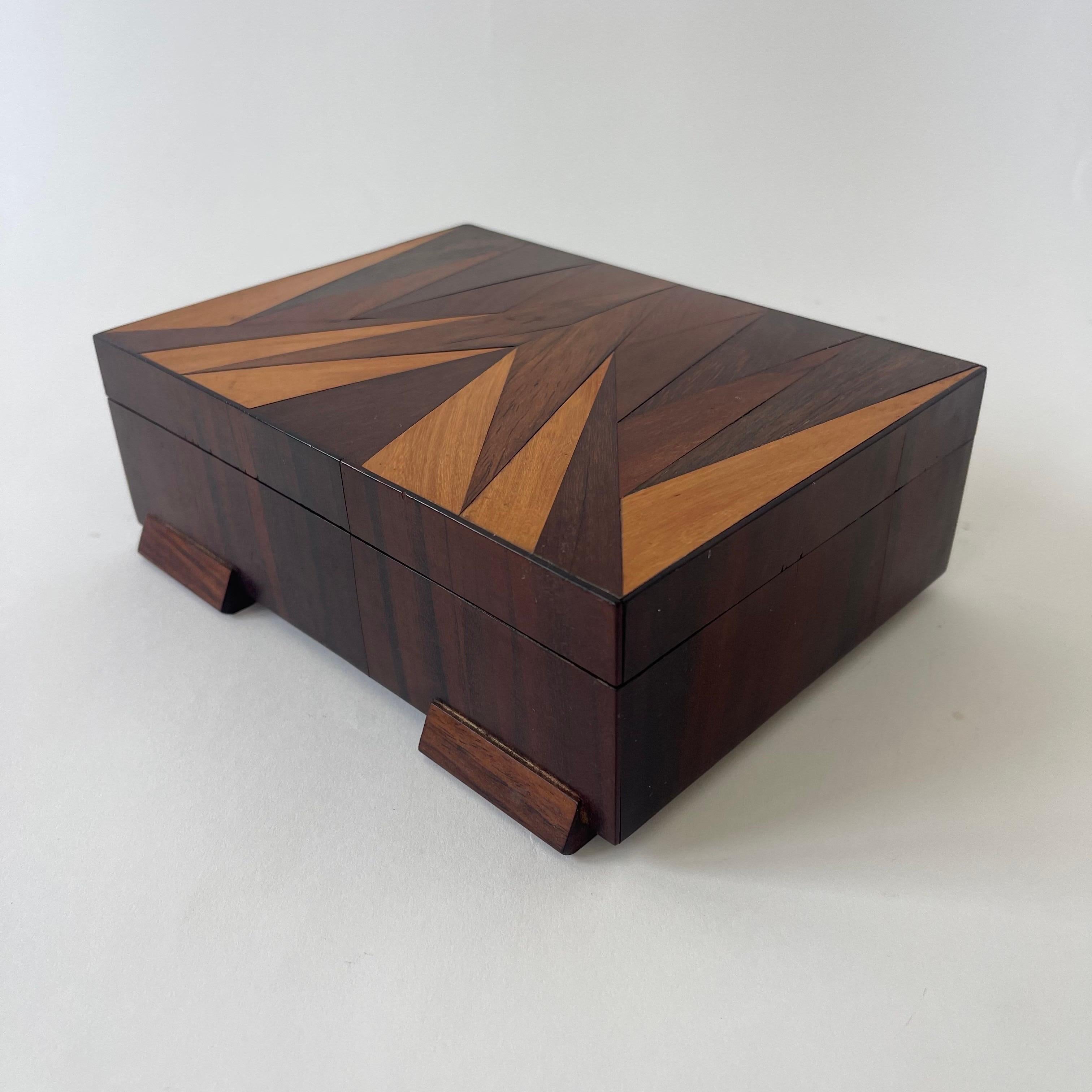 Americano Scatola con intarsio in legno Art Déco per tabacco da fiuto, sigari o gioielli, anni '30 in vendita