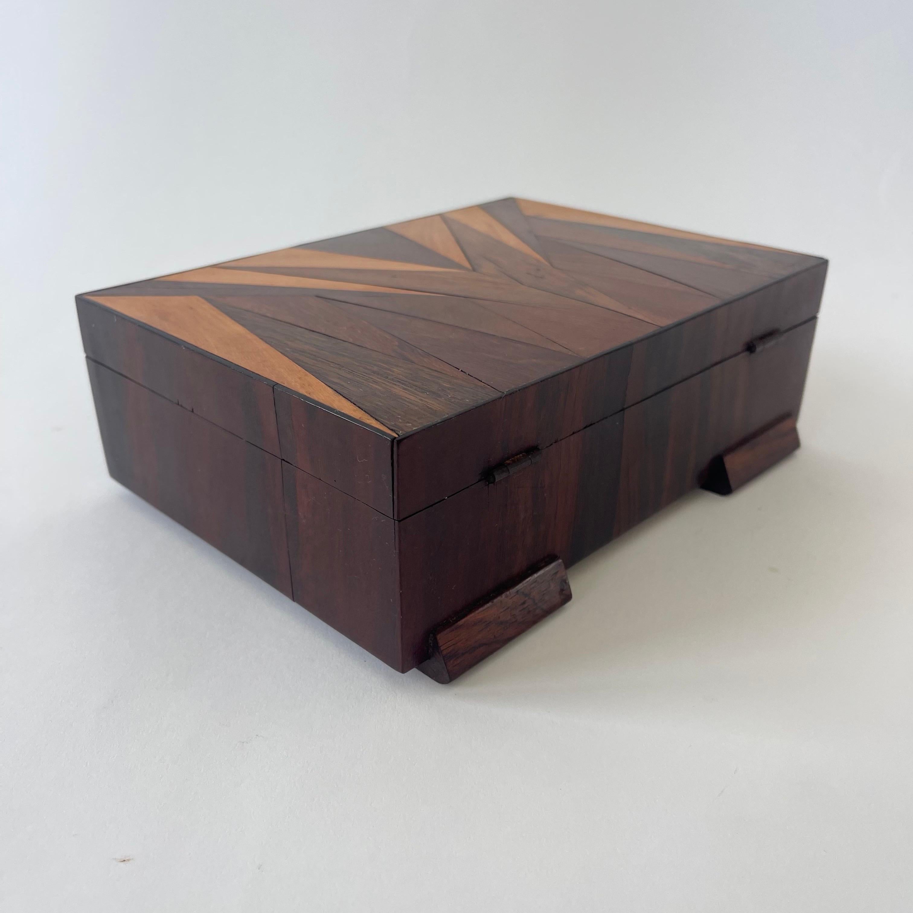 XX secolo Scatola con intarsio in legno Art Déco per tabacco da fiuto, sigari o gioielli, anni '30 in vendita
