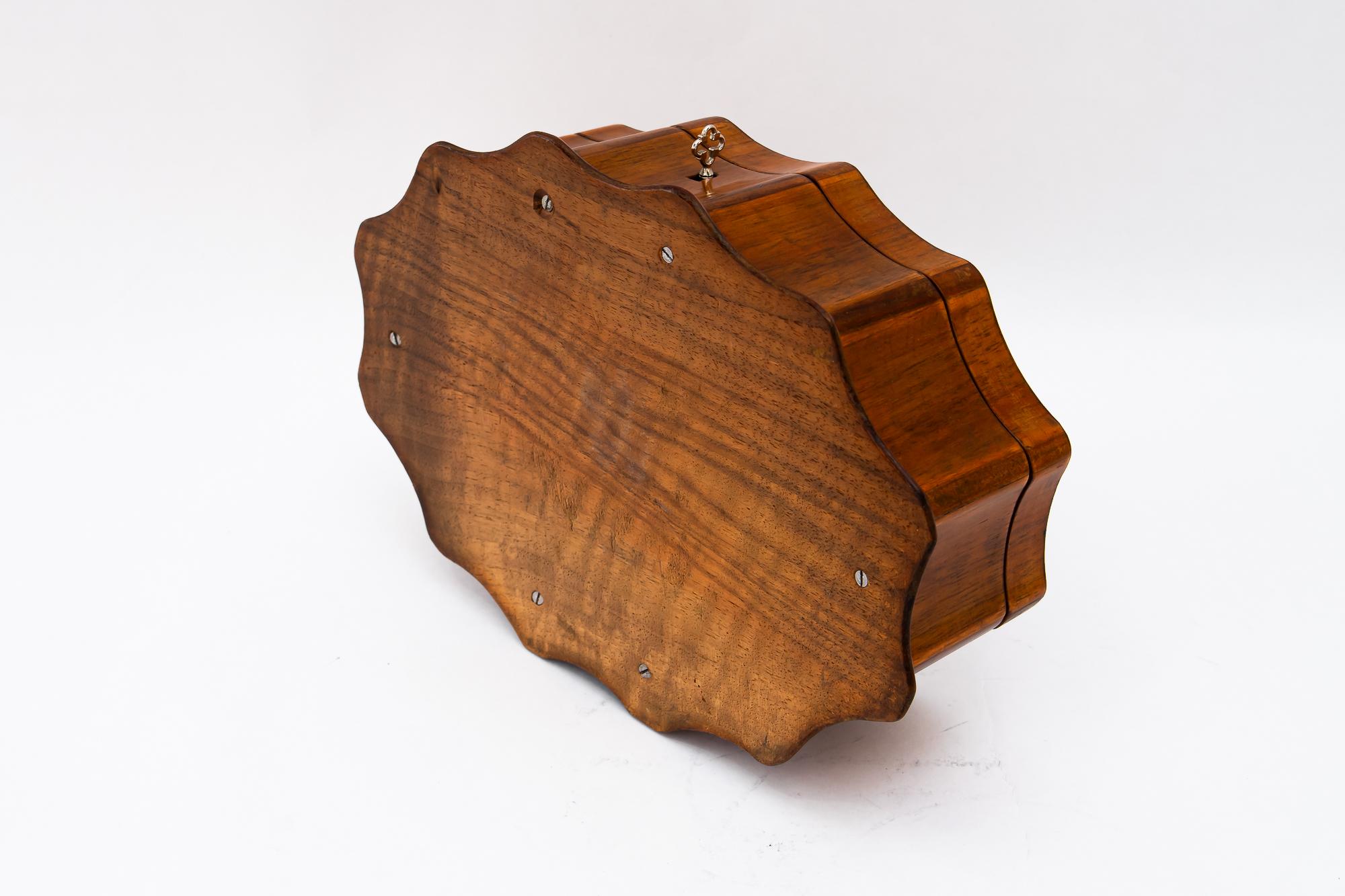 Art Deco Wood Jewelry Box around 1920s For Sale 5