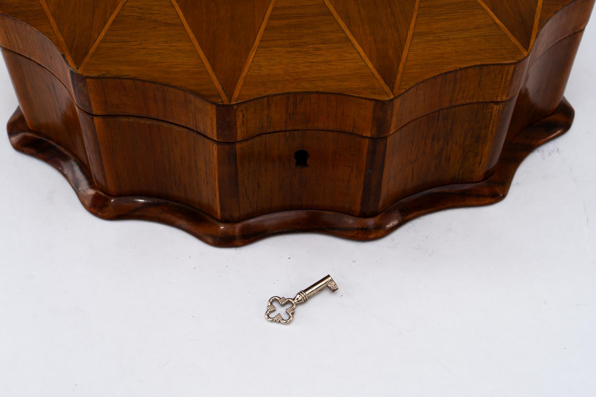 Art Deco Wood Jewelry Box around 1920s For Sale 6