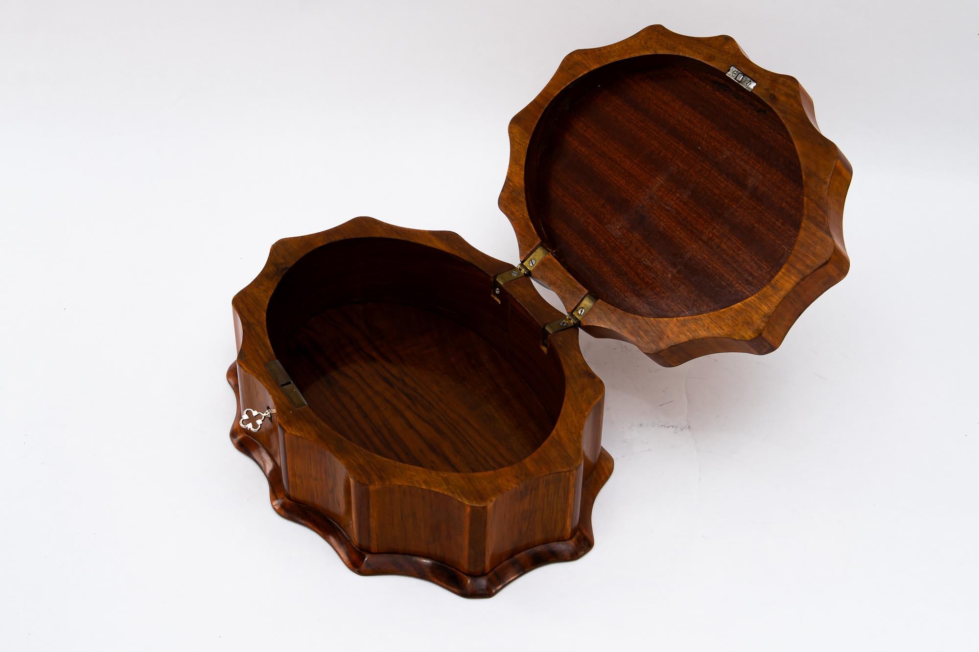 Art Deco Wood Jewelry Box around 1920s For Sale 2