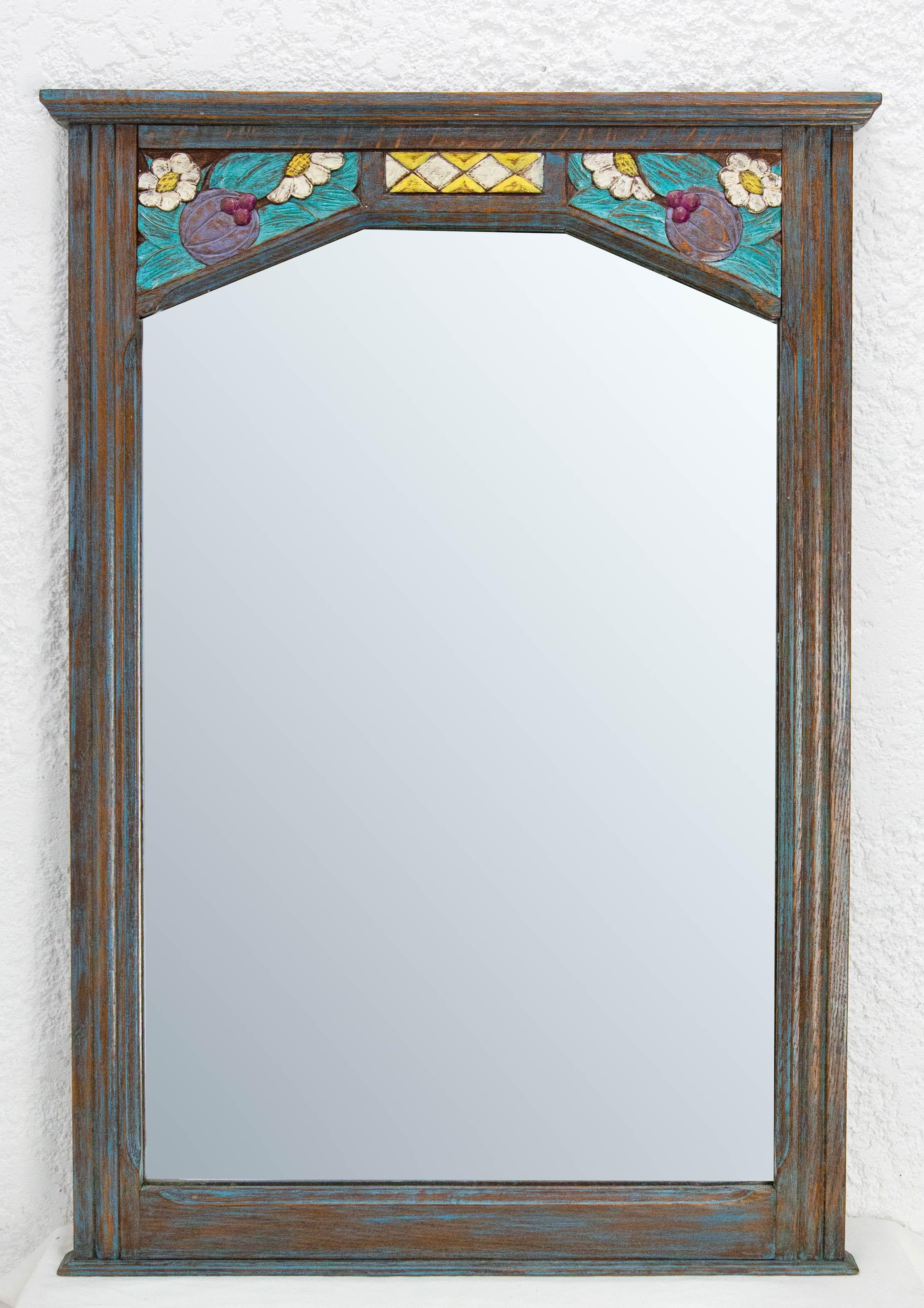 Specchio francese realizzato intorno al 1930.
Questo specchio con cornice è stato dipinto nel 1960 circa.
Lo specchio può essere cambiato in seguito.

Buone condizioni d'epoca.

Spedizione:
5 / 68 / 98 cm 13 kg