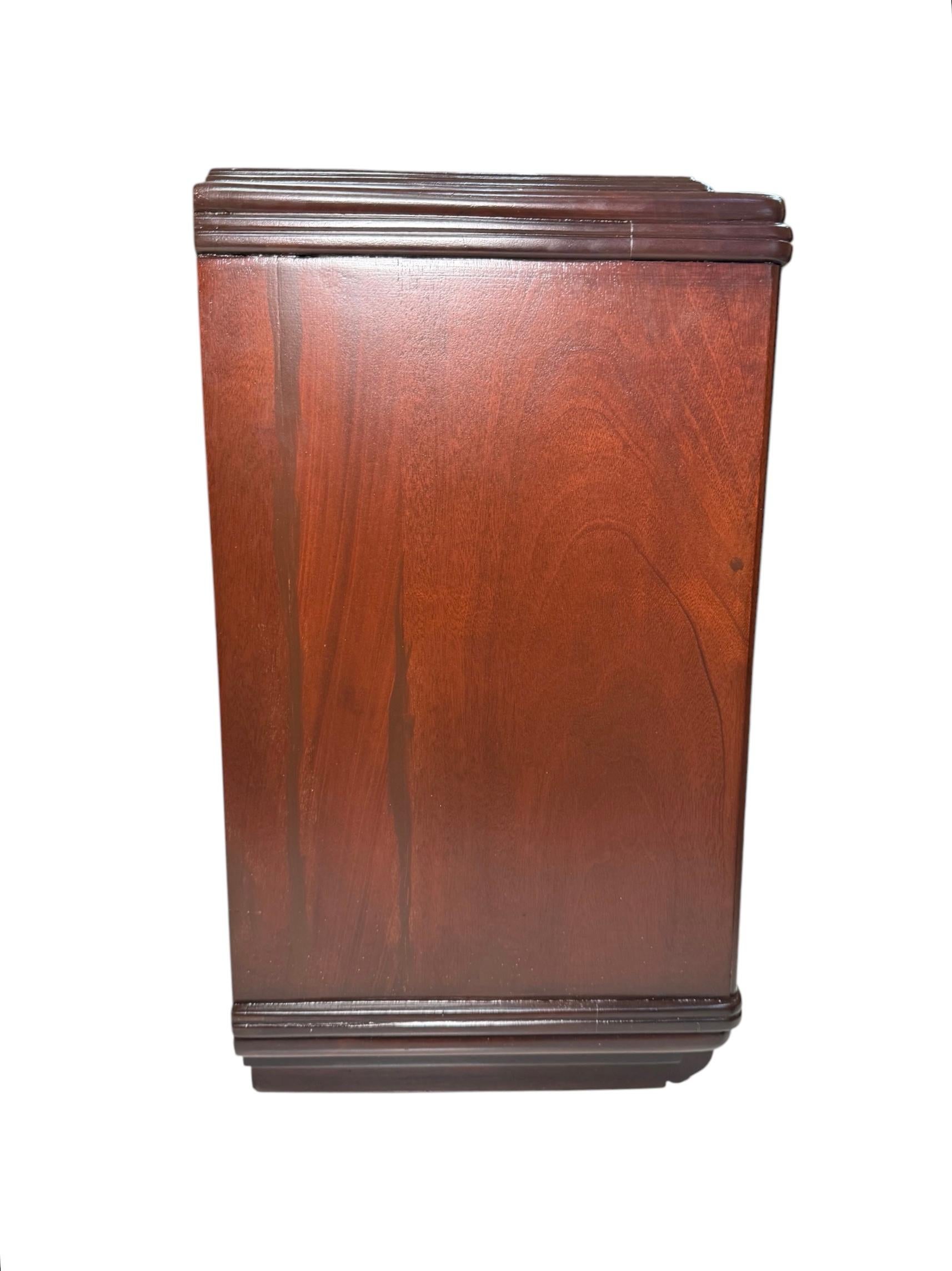 Fait main Table d'appoint en bois Art Déco en vente
