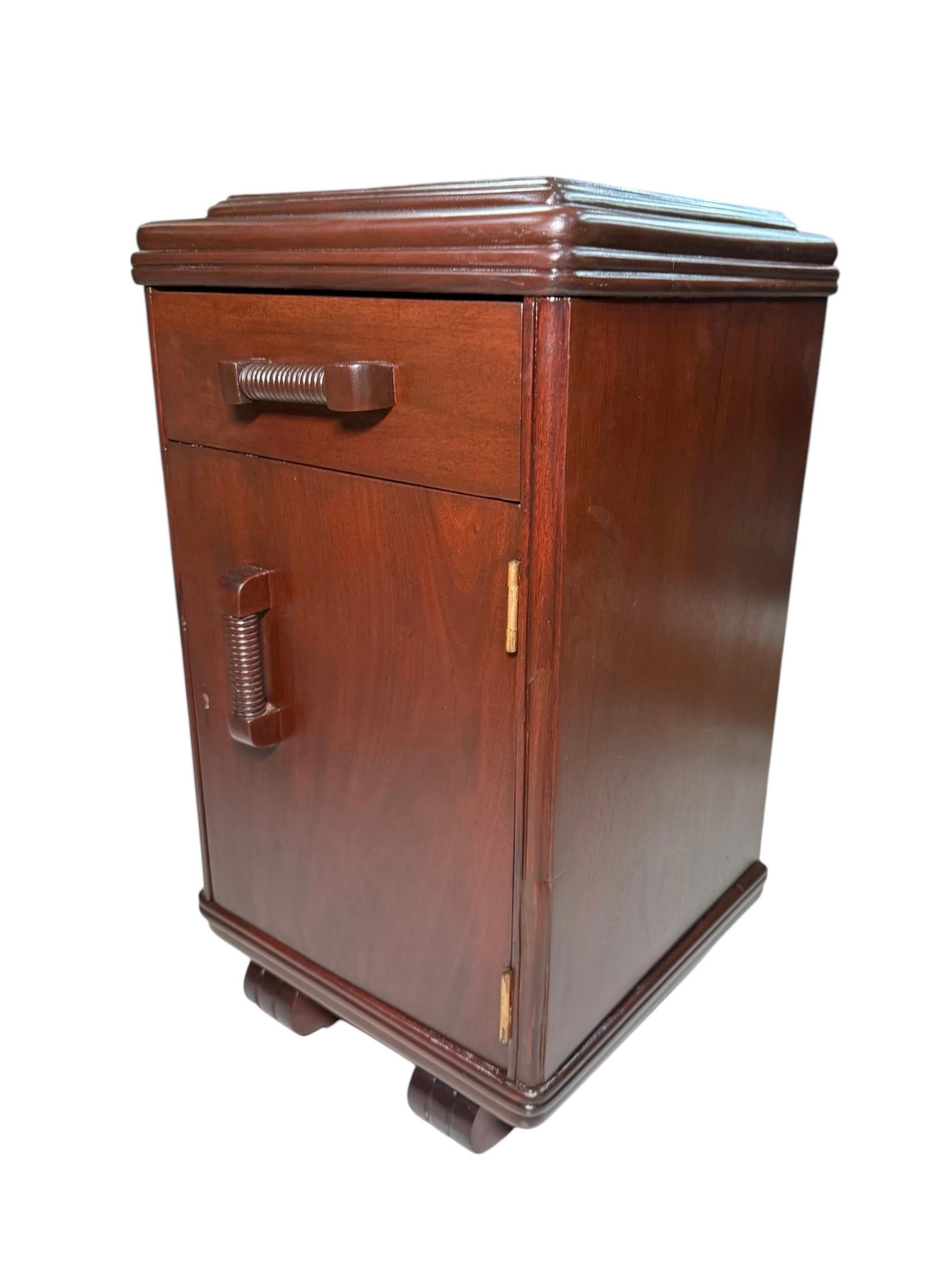 Table d'appoint en bois Art Déco Bon état - En vente à Guaynabo, PR