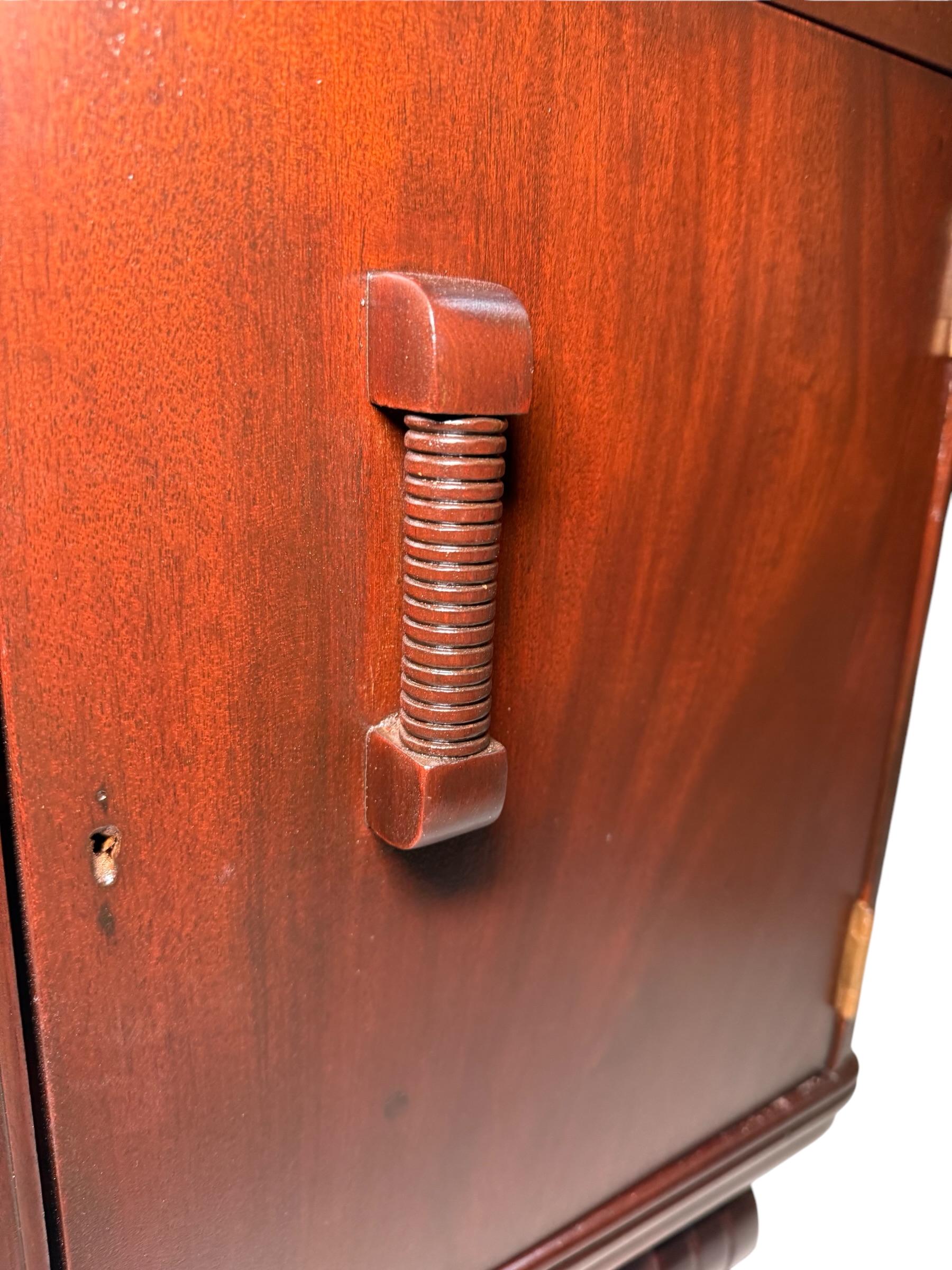 20ième siècle Table d'appoint en bois Art Déco en vente