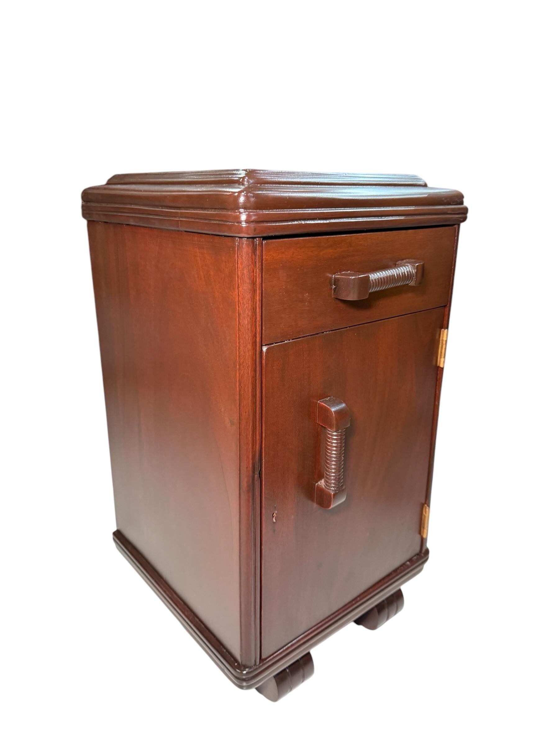 Table d'appoint en bois Art Déco en vente 1