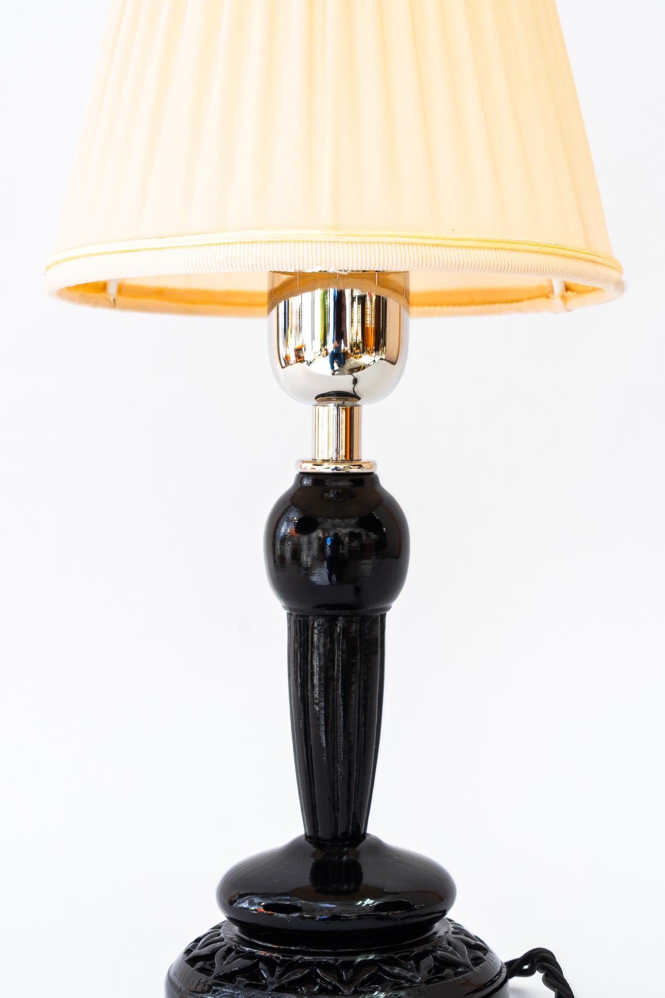 Autrichien Lampe de table Art Déco et abat-jour en tissu vienne des années 1920 en vente