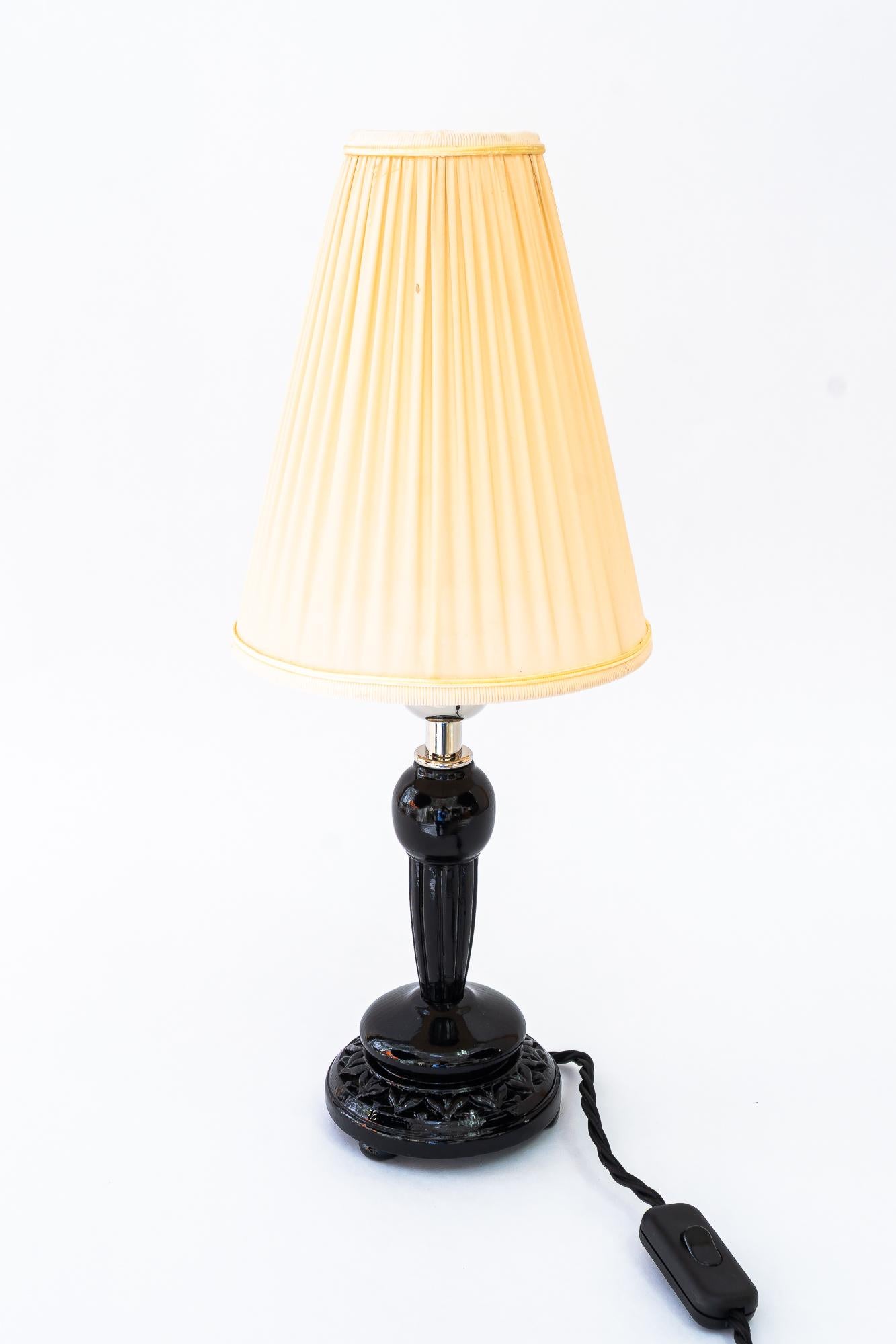 Noirci Lampe de table Art Déco et abat-jour en tissu vienne des années 1920 en vente