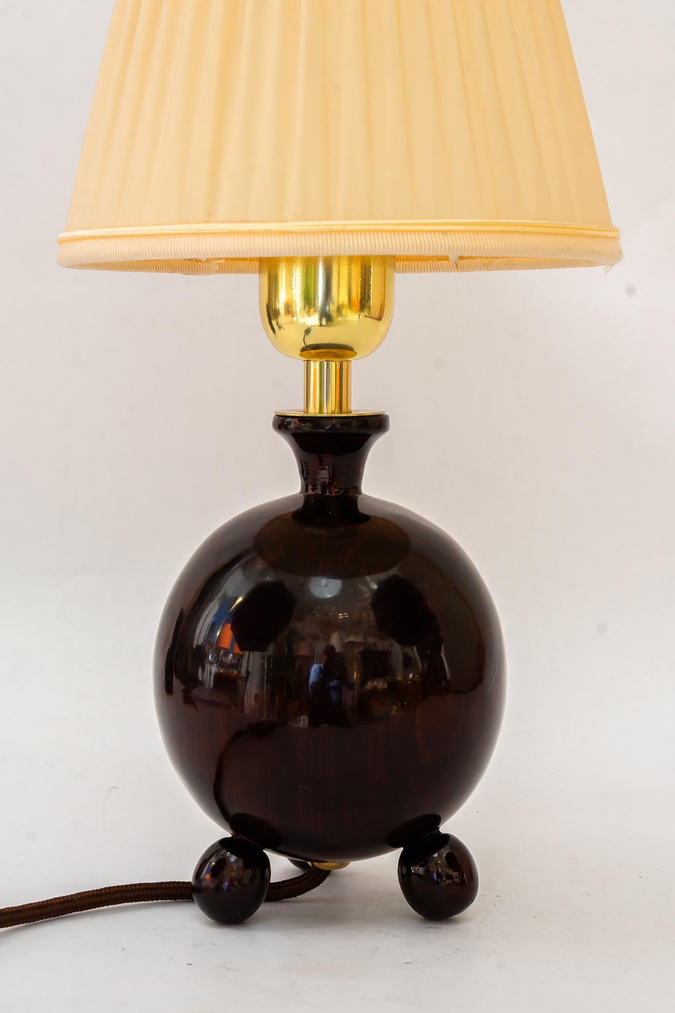 Art Deco Holz Tischlampe mit Stoffschirm Wien um 1920er Jahre (Art déco)