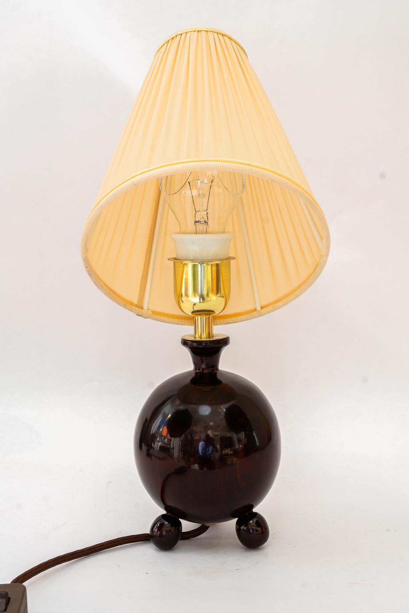 Art Deco Holz Tischlampe mit Stoffschirm Wien um 1920er Jahre (Frühes 20. Jahrhundert)
