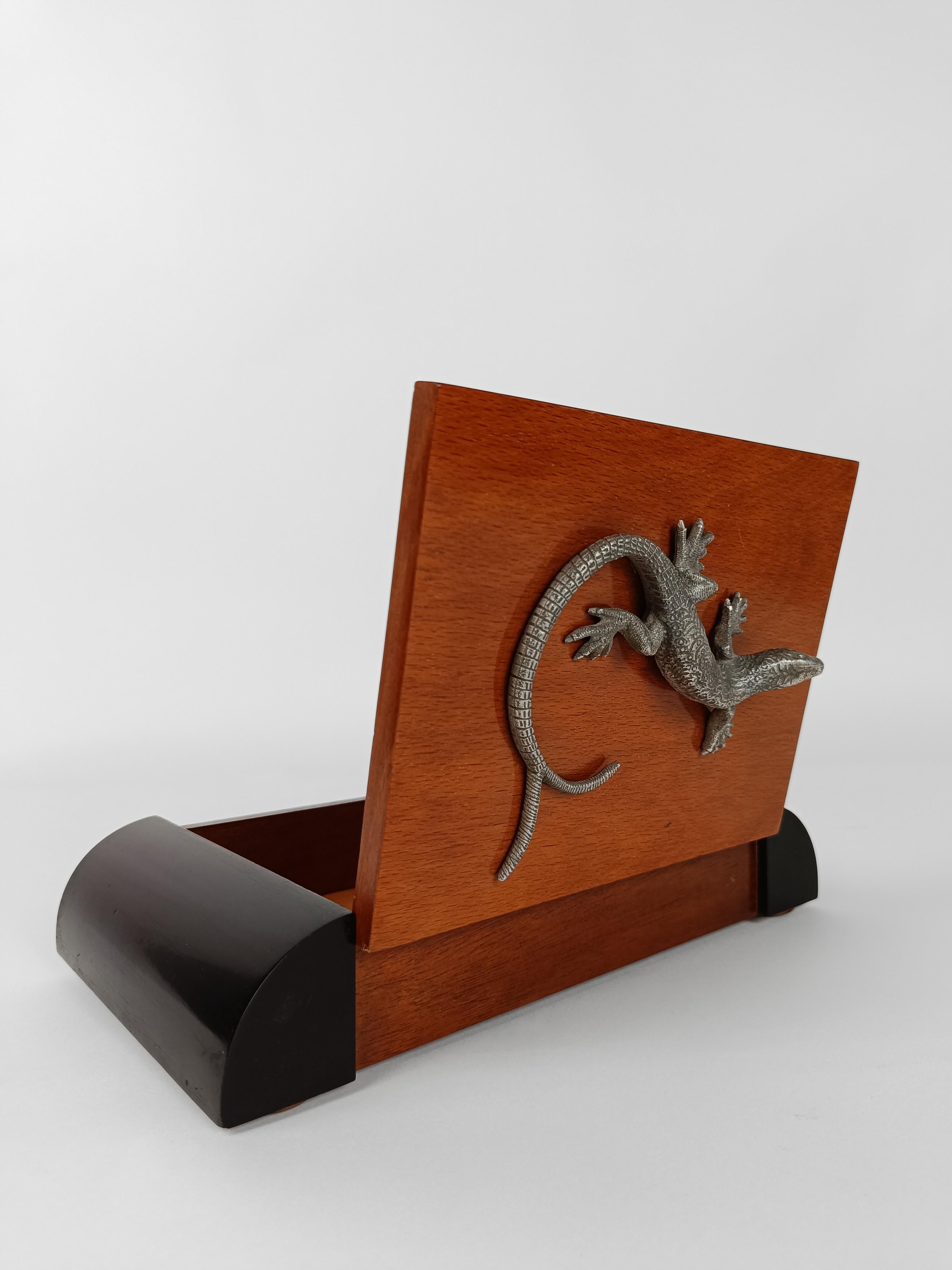 Art Deco wooden Box decorated with a Silver Tone Metal Lizard-shaped Handle For Sale 5