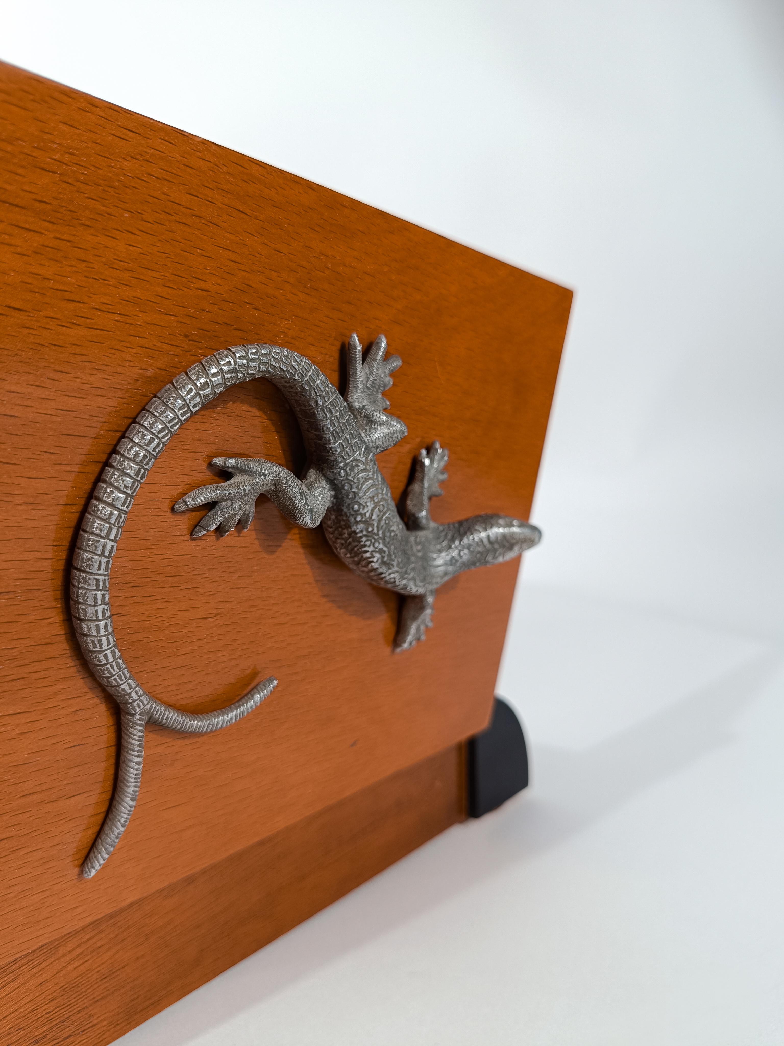 Art Deco wooden Box decorated with a Silver Tone Metal Lizard-shaped Handle For Sale 6
