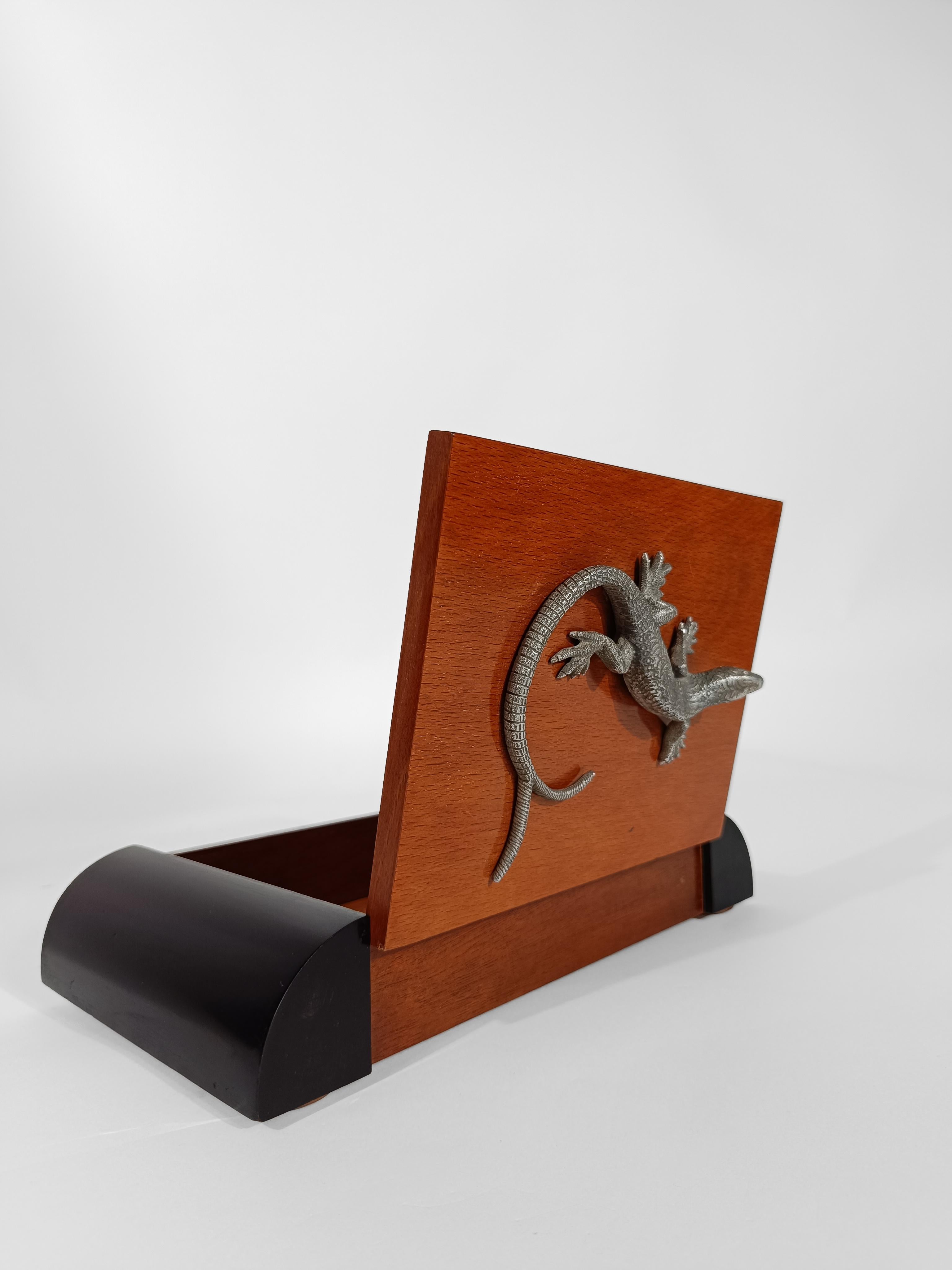 Boîte Art déco décorée d'une poignée en forme de lézard en métal de couleur argentée en vente 13