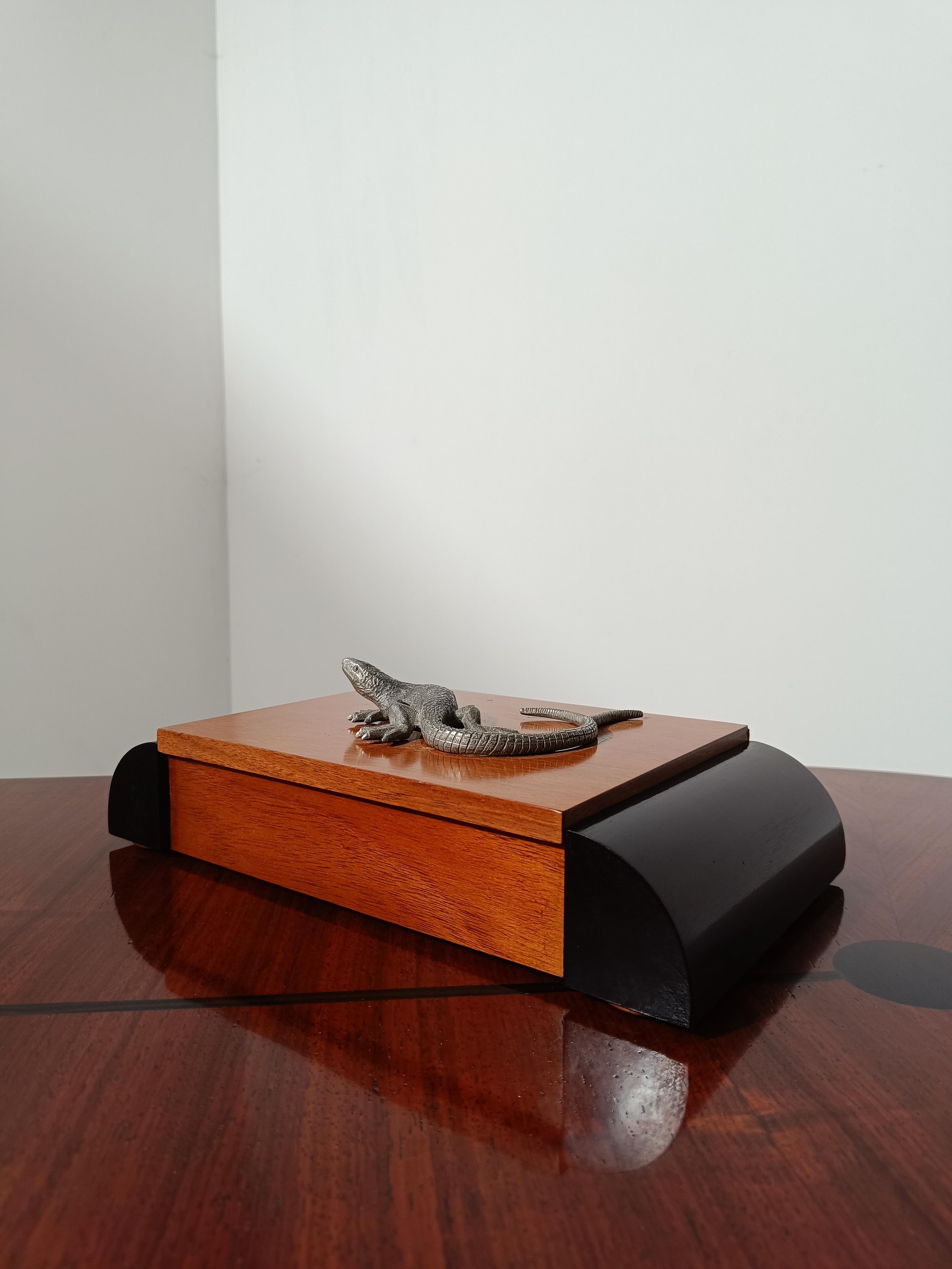European Art Deco wooden Box decorated with a Silver Tone Metal Lizard-shaped Handle For Sale