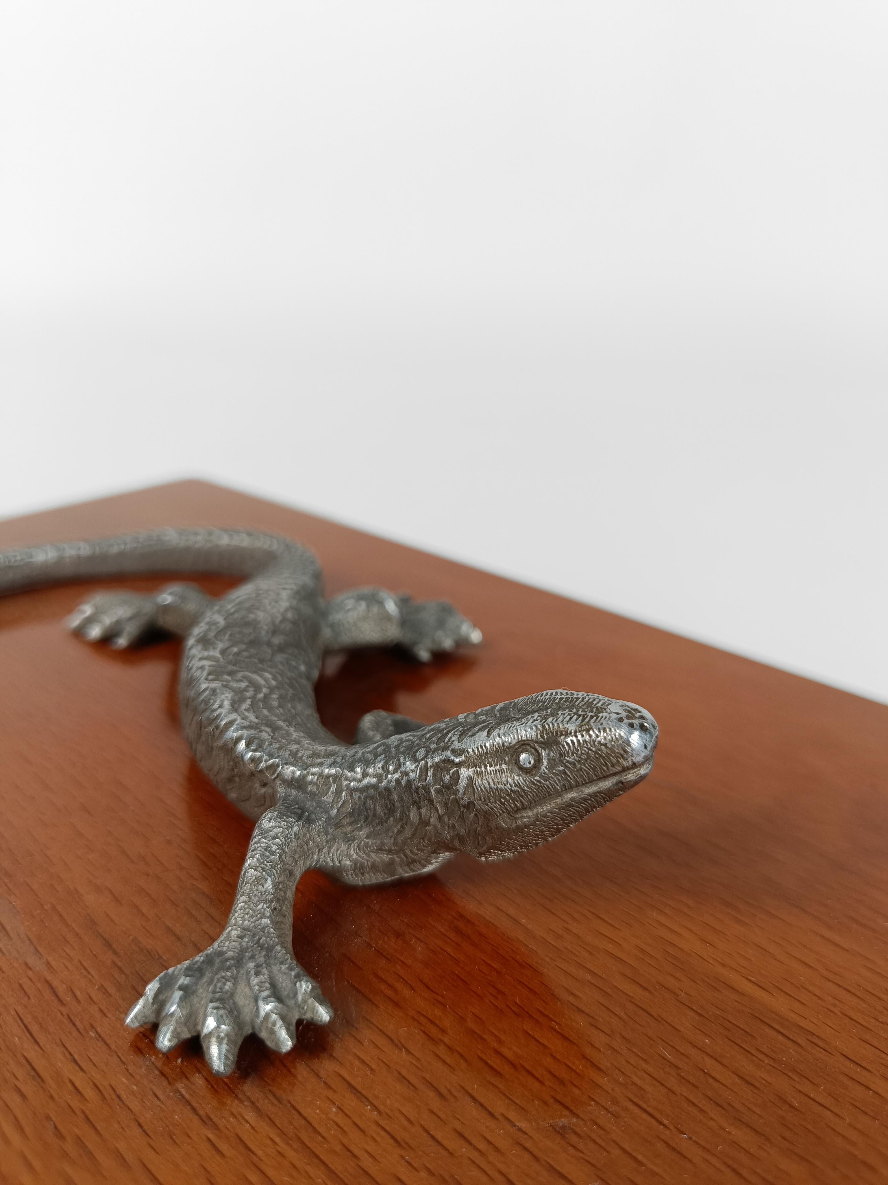 Art Deco wooden Box decorated with a Silver Tone Metal Lizard-shaped Handle For Sale 2