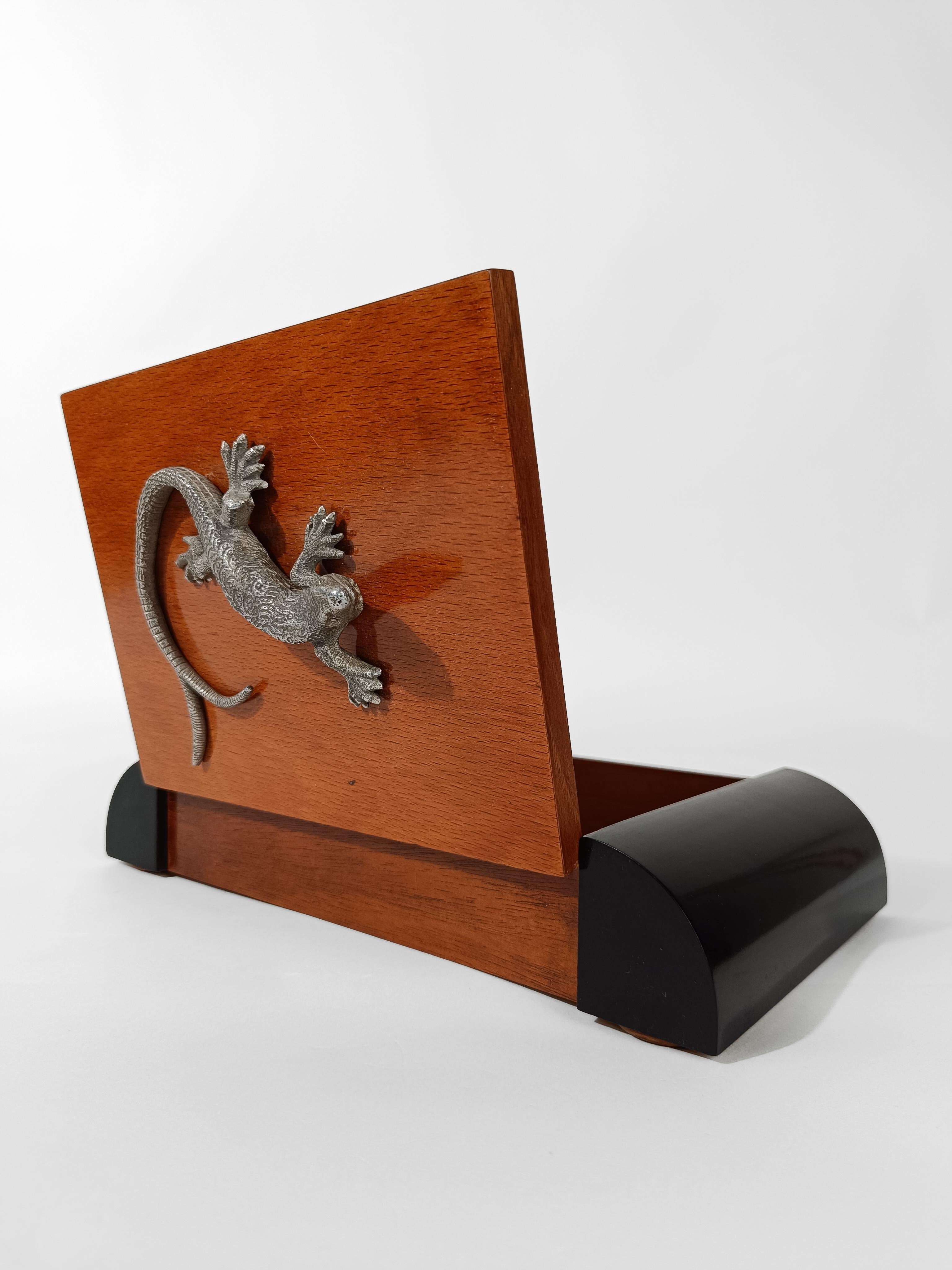 Art Deco wooden Box decorated with a Silver Tone Metal Lizard-shaped Handle For Sale 3