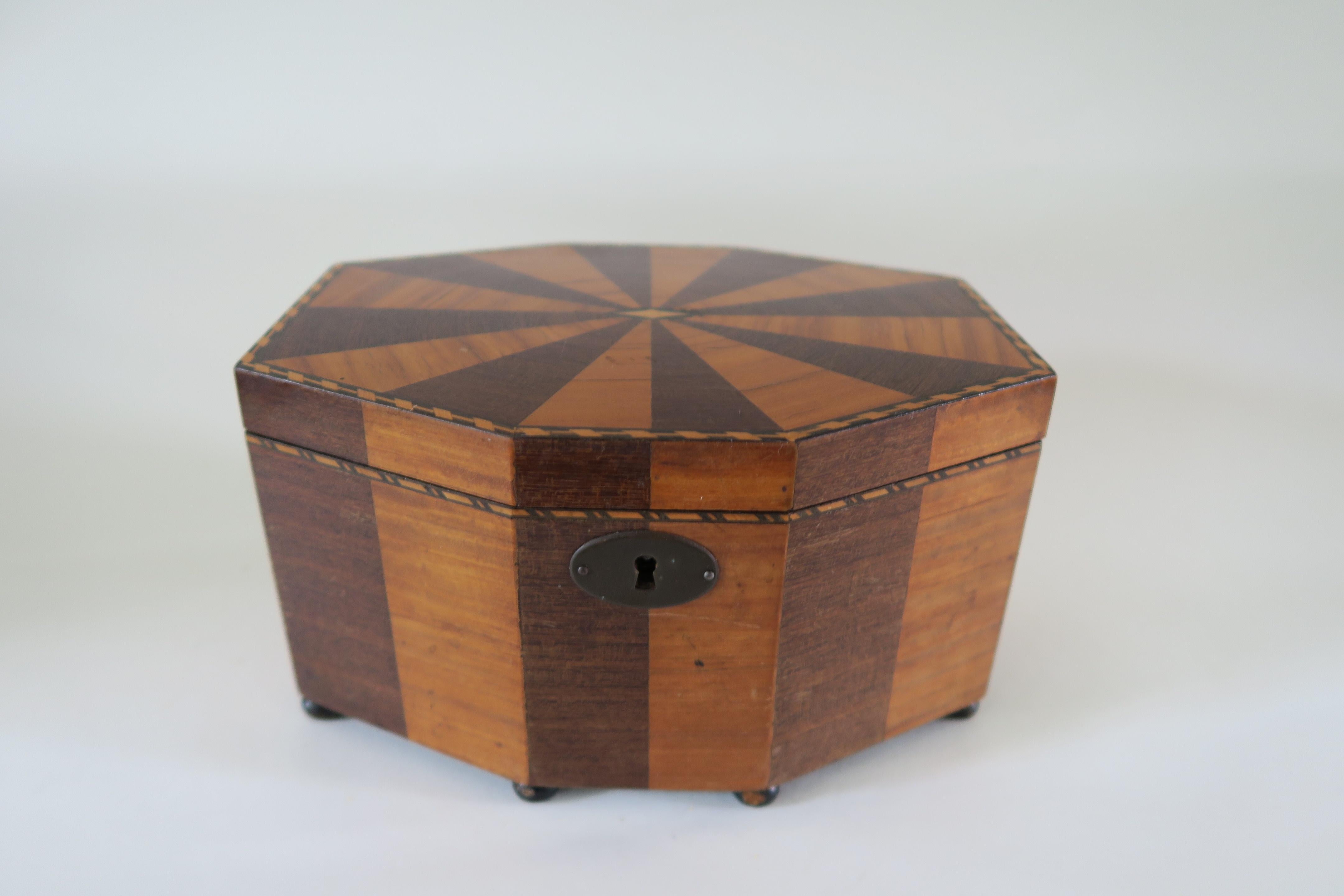 Art Deco Wooden Box In Good Condition For Sale In Kiel, SH