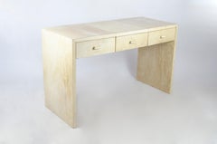 Art Déco-Holzschreibtisch mit Pergamentüberzug Entworfen von J.M. Frank für Comte S.A.