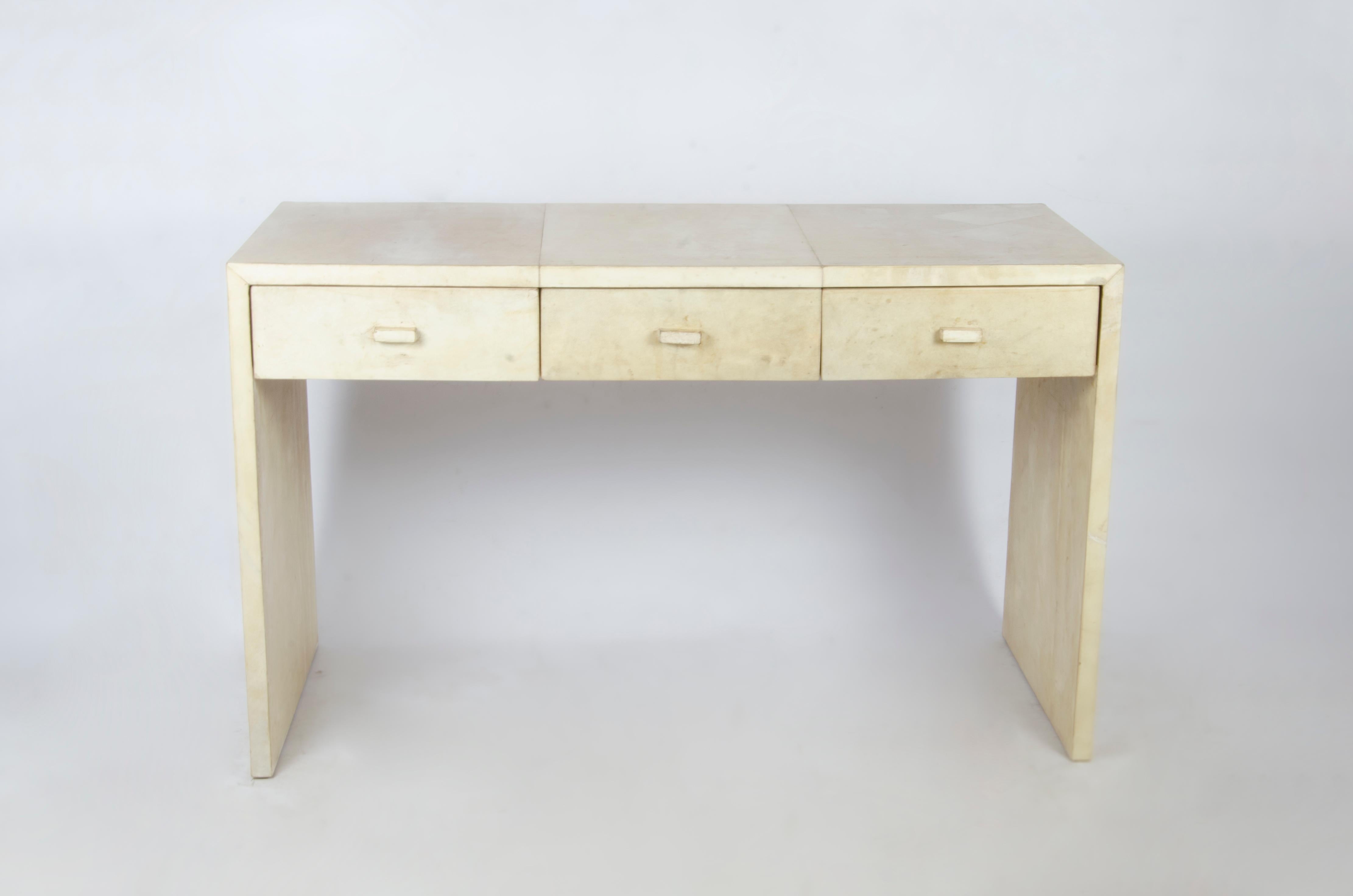 Escritorio Art Déco de madera con cubierta de pergamino Diseñado por J.M. Frank para Comte S.A. Art Decó en venta