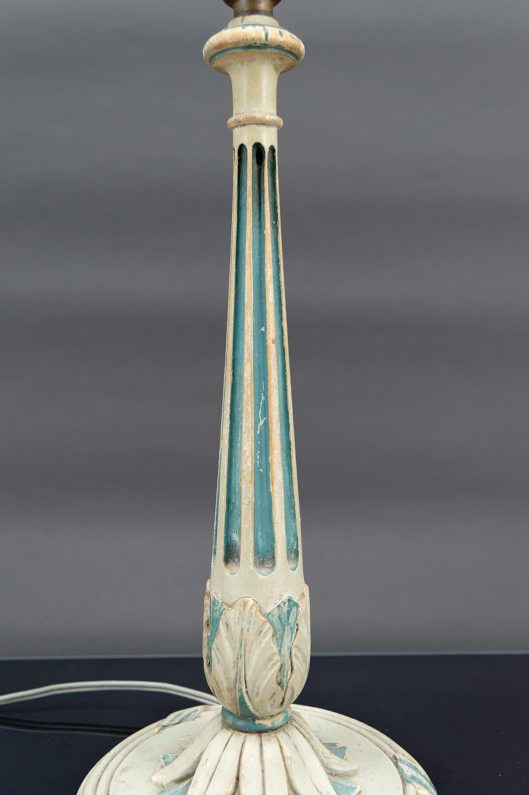 Art Deco wooden lamp painted in white and patinated blue, France, Circa 1920 For Sale 3