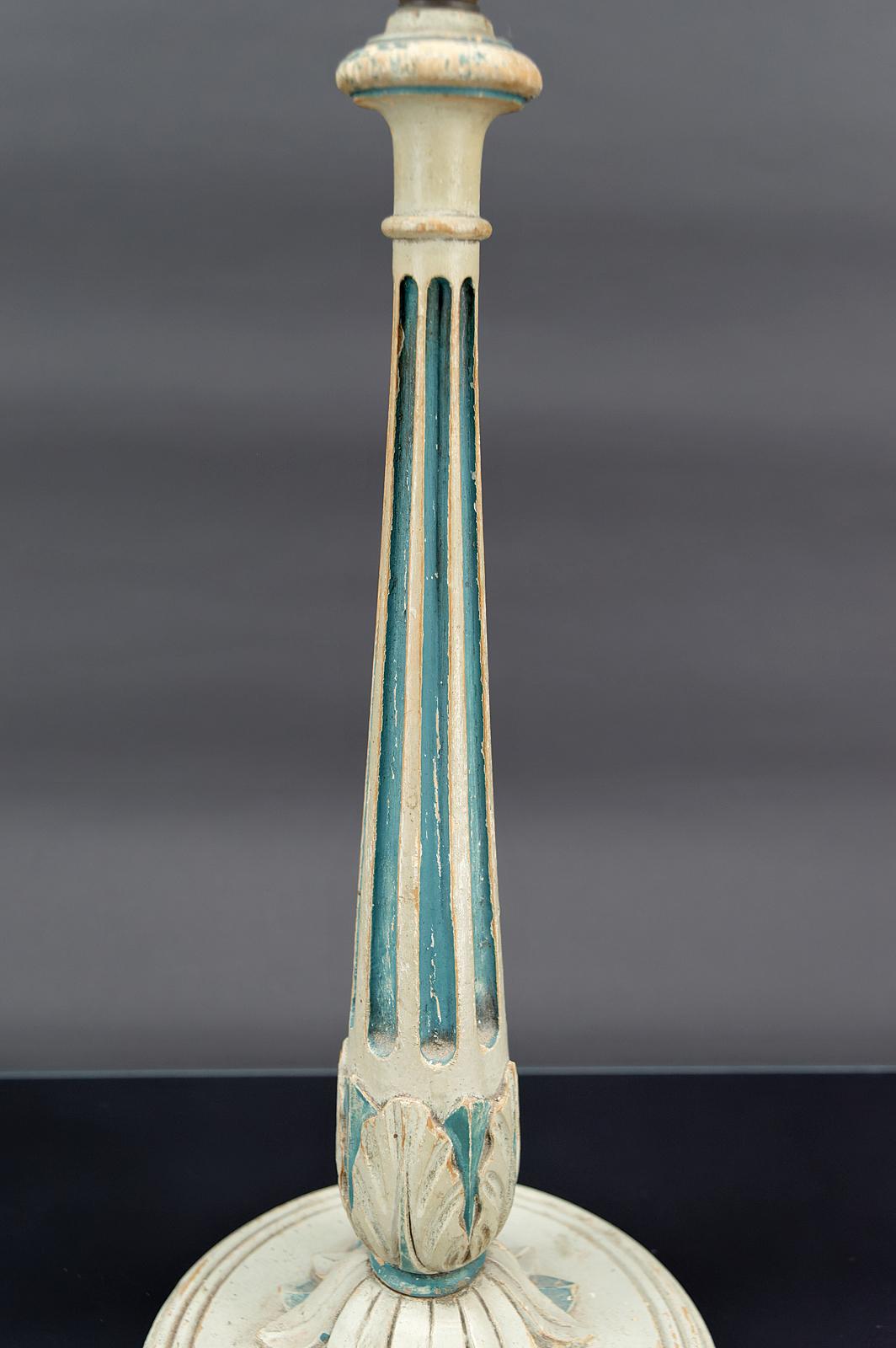 Art Deco wooden lamp painted in white and patinated blue, France, Circa 1920 For Sale 4