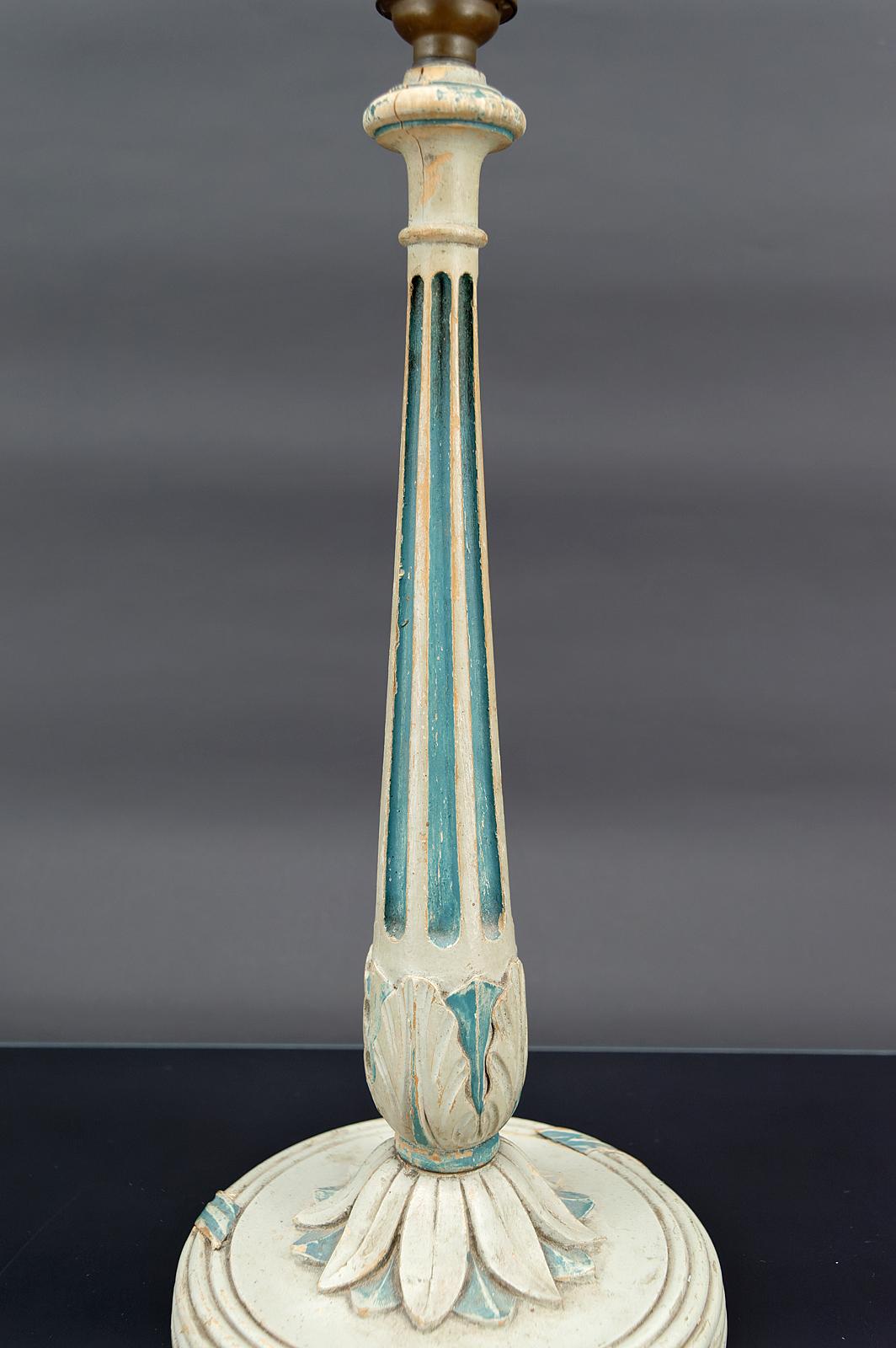 Art Deco wooden lamp painted in white and patinated blue, France, Circa 1920 For Sale 5
