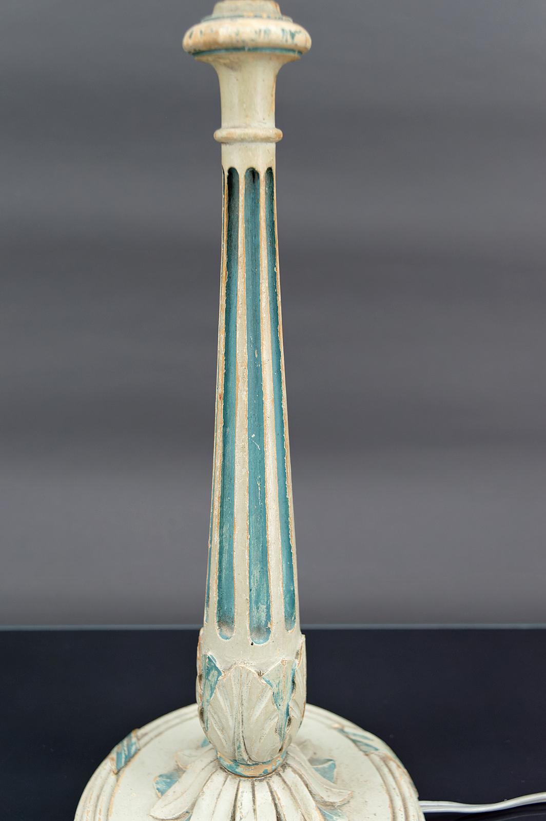 Art Deco wooden lamp painted in white and patinated blue, France, Circa 1920 For Sale 6