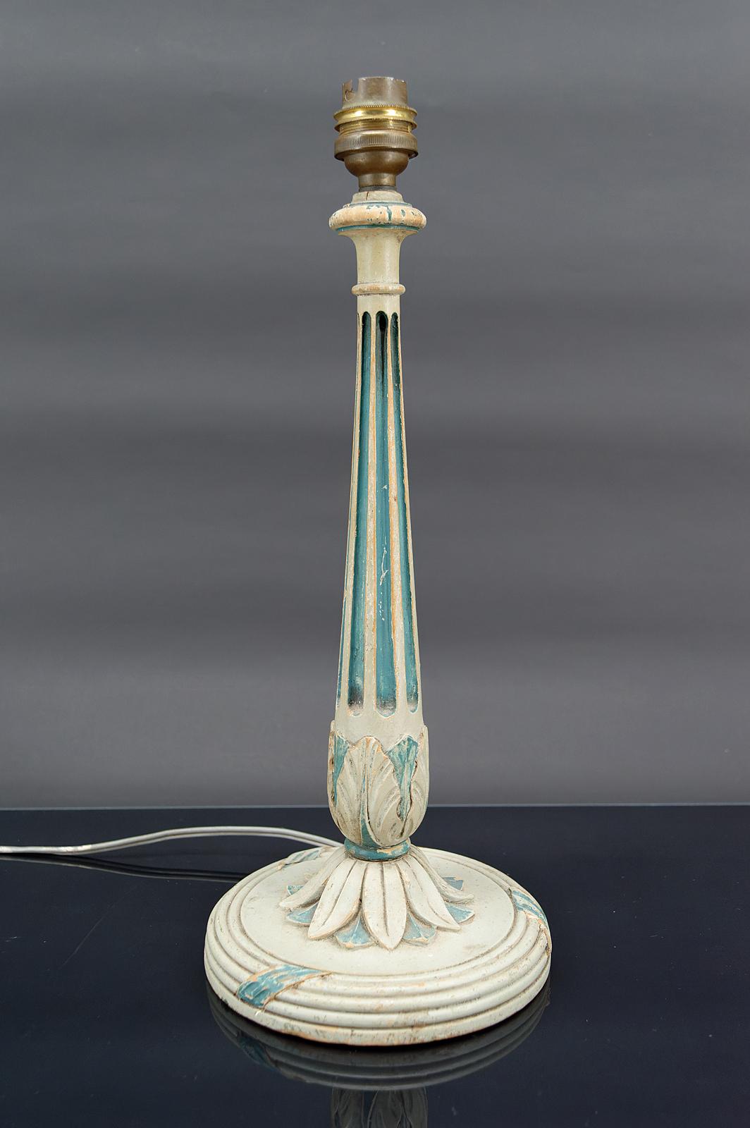 
Wooden lamp painted in white and patinated blue.
Art Deco, France, Circa 1920

In good condition, electricity OK.

Dimensions:
height 34 cm
diameter 14 cm