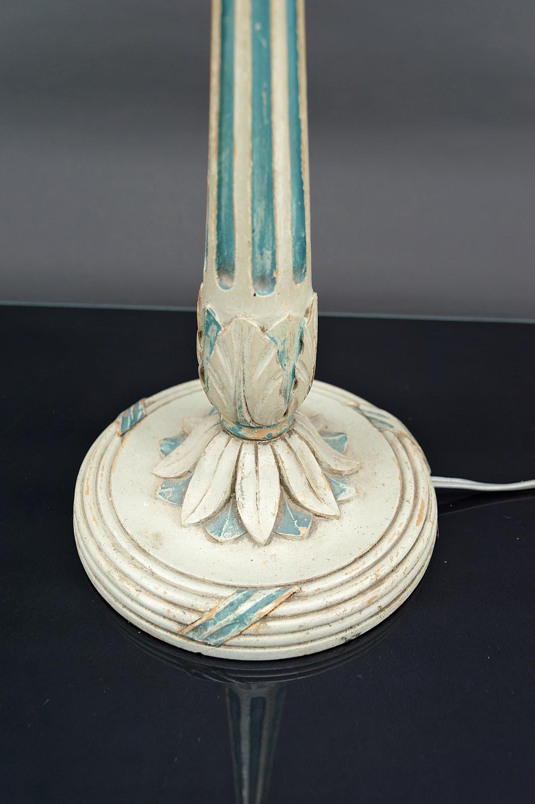 Art Deco wooden lamp painted in white and patinated blue, France, Circa 1920 For Sale 2