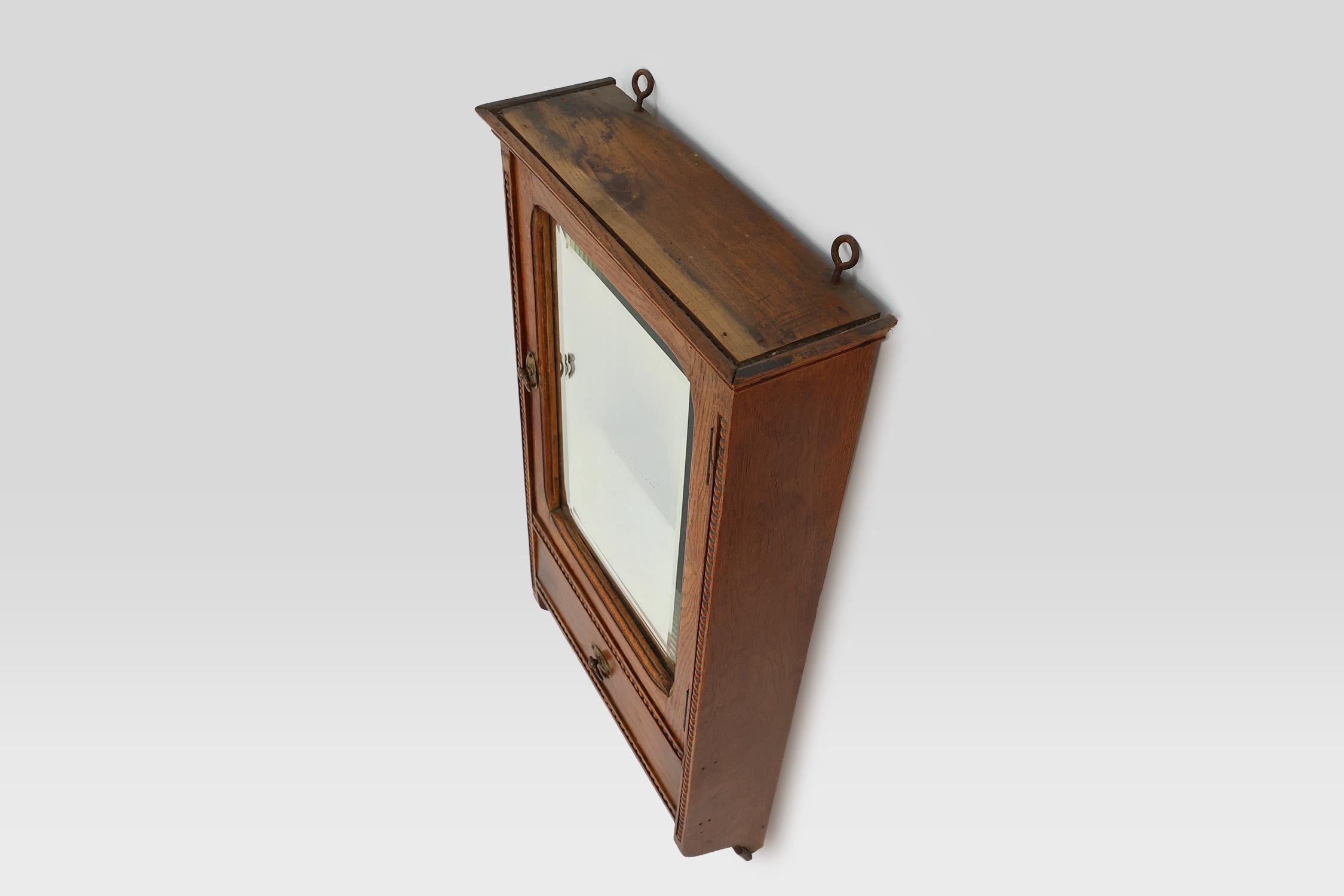 Cabinet de rasage en bois Art Deco avec Mirror, France 1930s en vente 2