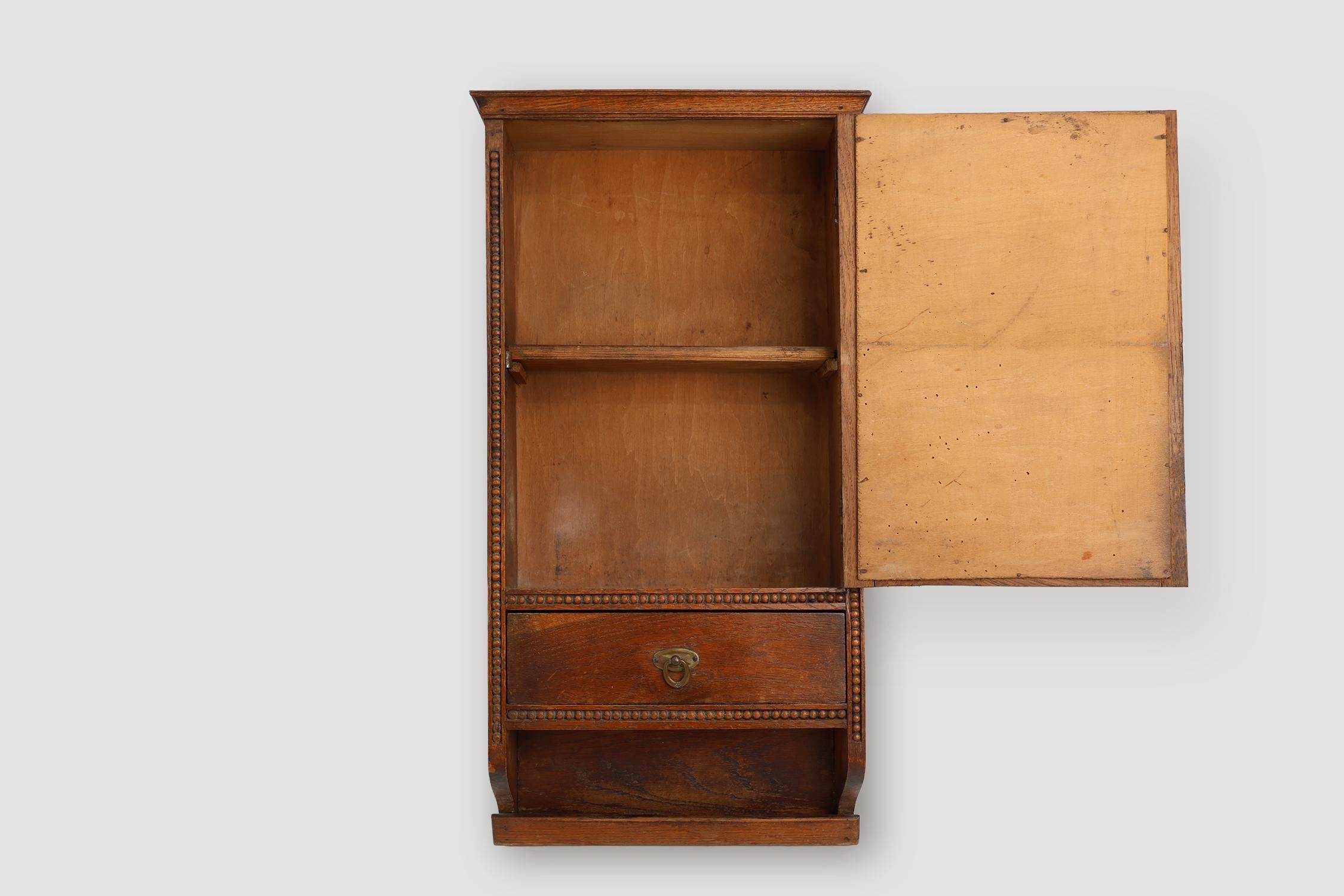 Cabinet de rasage en bois Art Deco avec Mirror, France 1930s Bon état - En vente à Meulebeke, BE