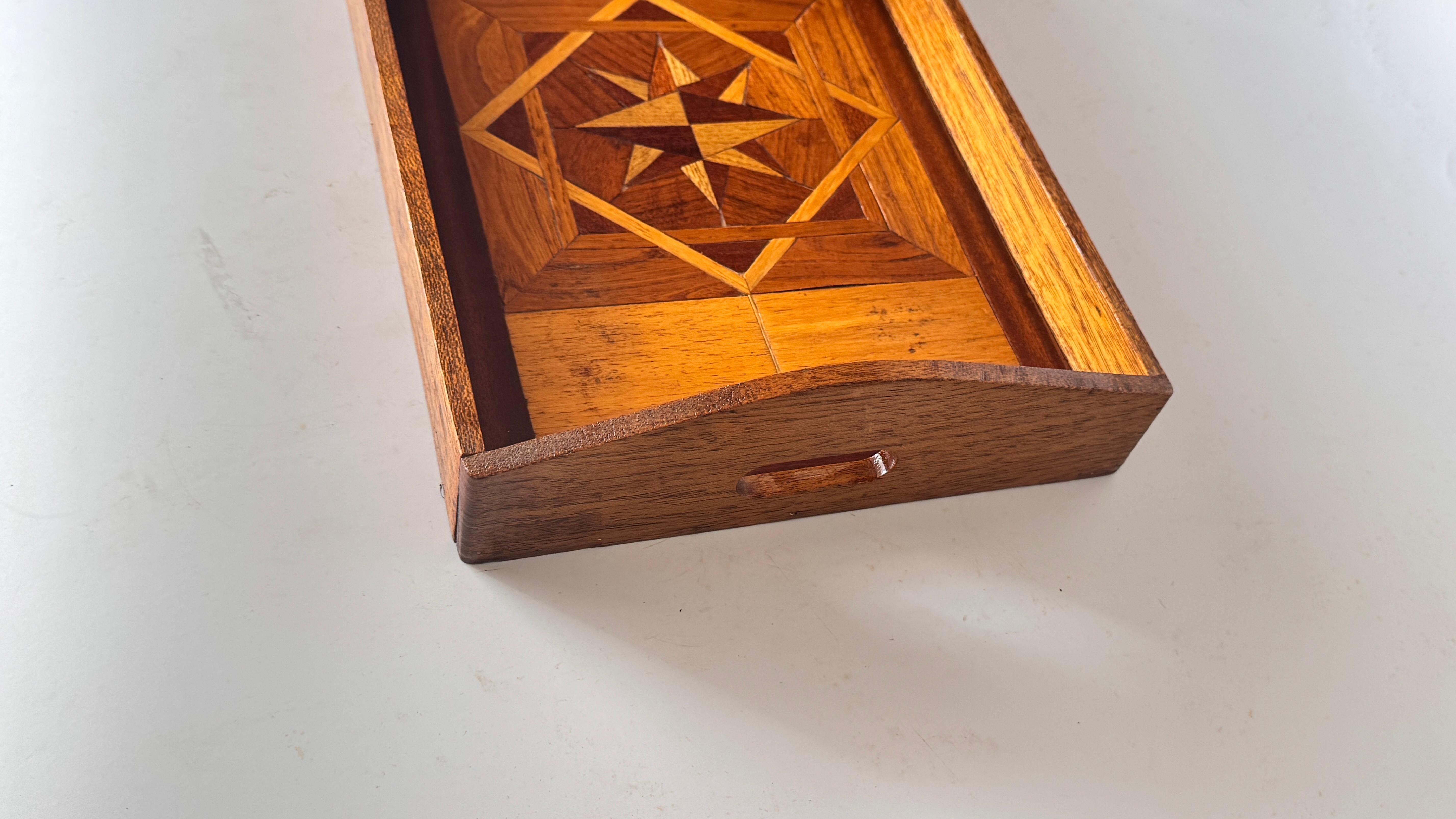 Art Deco Holztablett mit geometrischen Intarsien - Frankreich, 1940er Jahre im Angebot 5