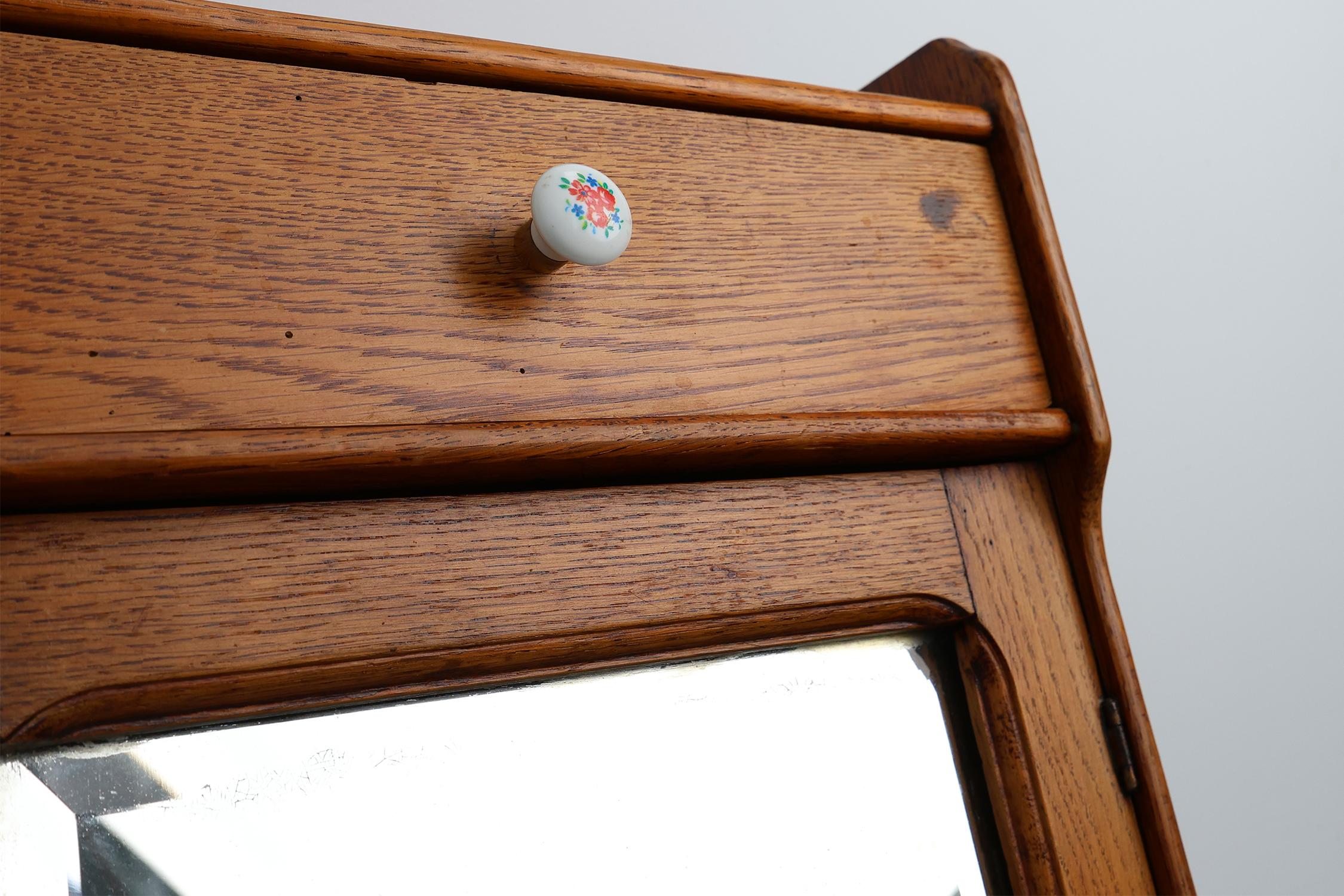 Cabinet mural en bois Art Deco avec porte en miroir et 2 tiroirs, France ca. 1900 en vente 3