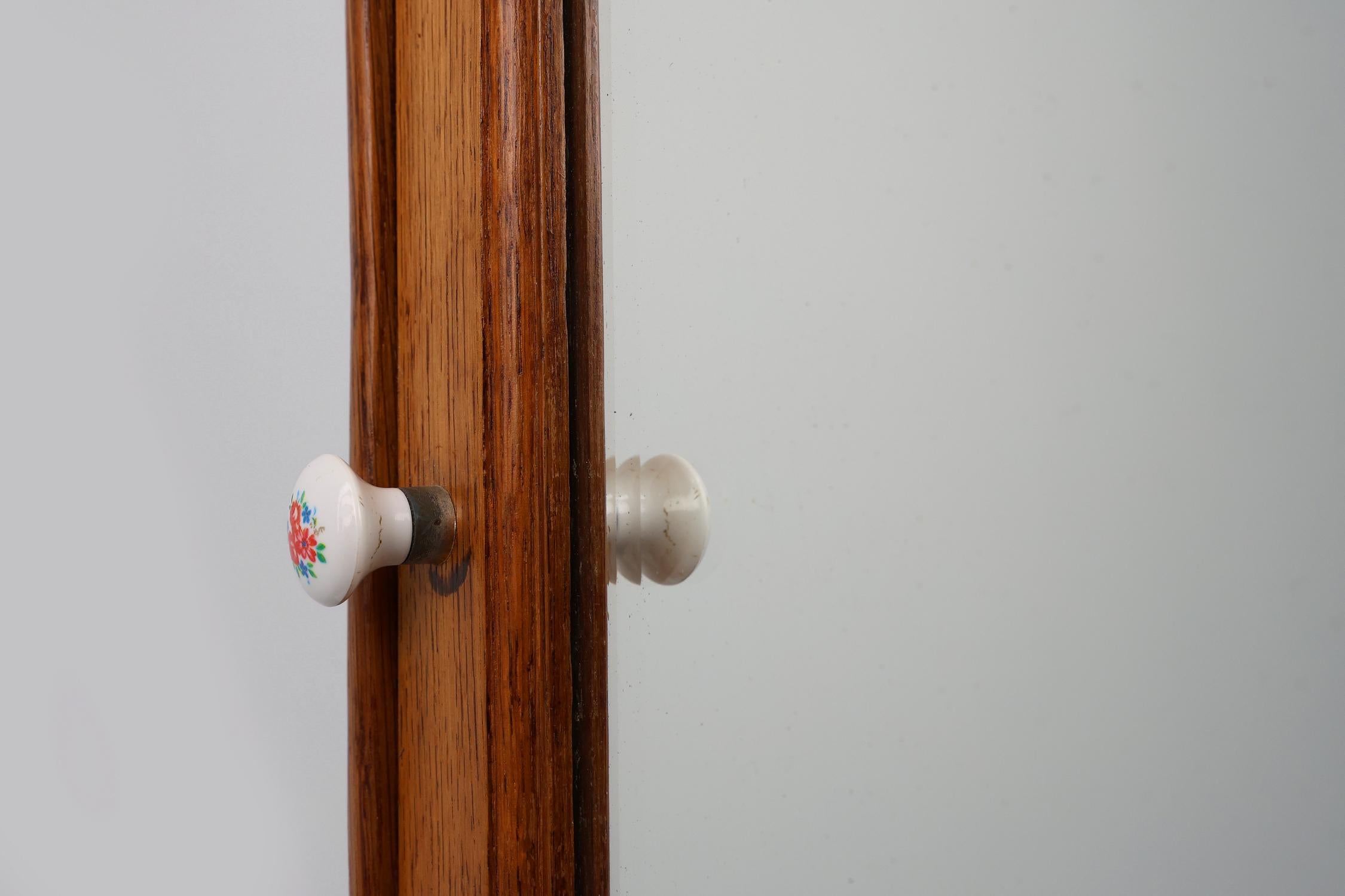Cabinet mural en bois Art Deco avec porte en miroir et 2 tiroirs, France ca. 1900 en vente 4