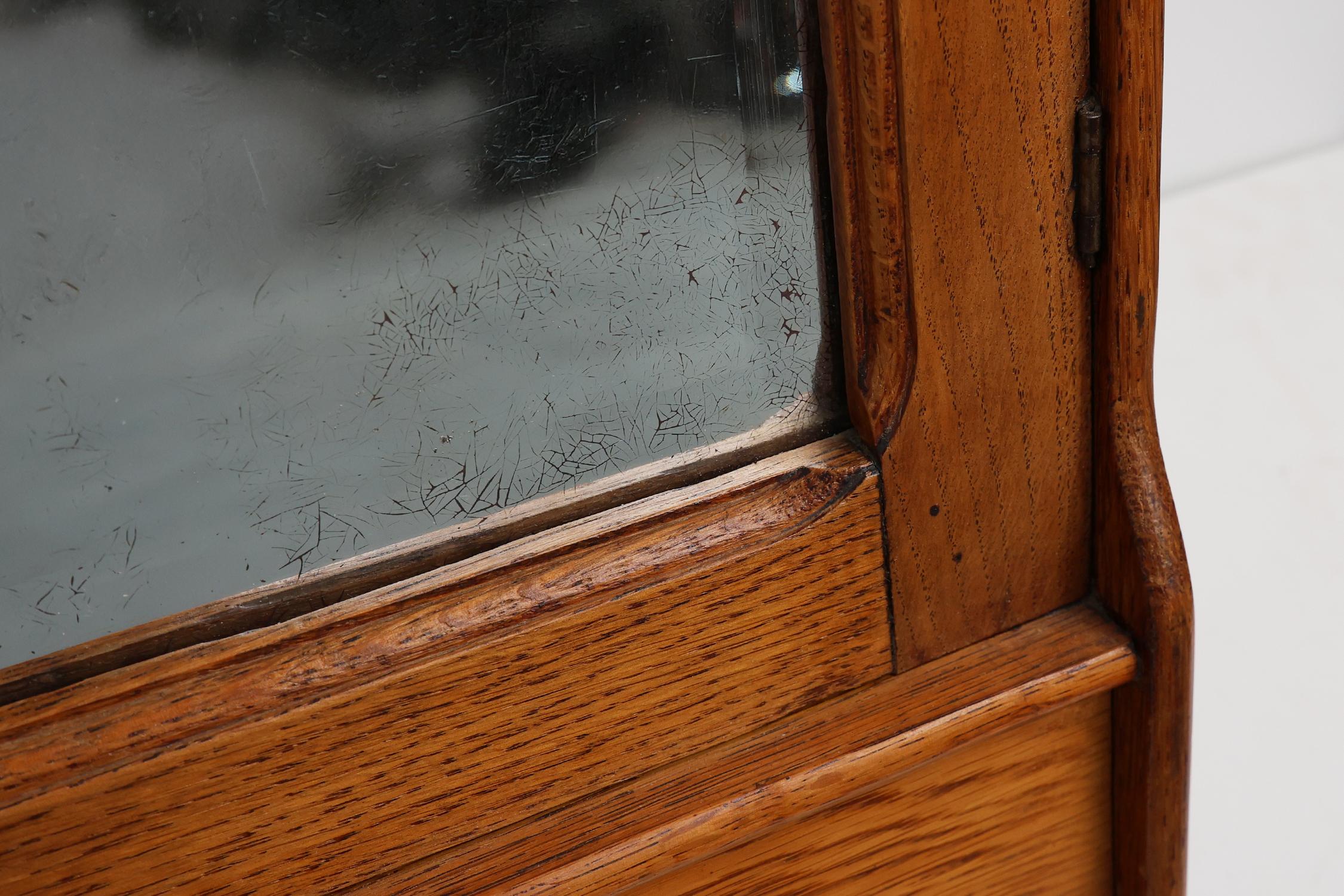 Cabinet mural en bois Art Deco avec porte en miroir et 2 tiroirs, France ca. 1900 Bon état - En vente à Meulebeke, BE