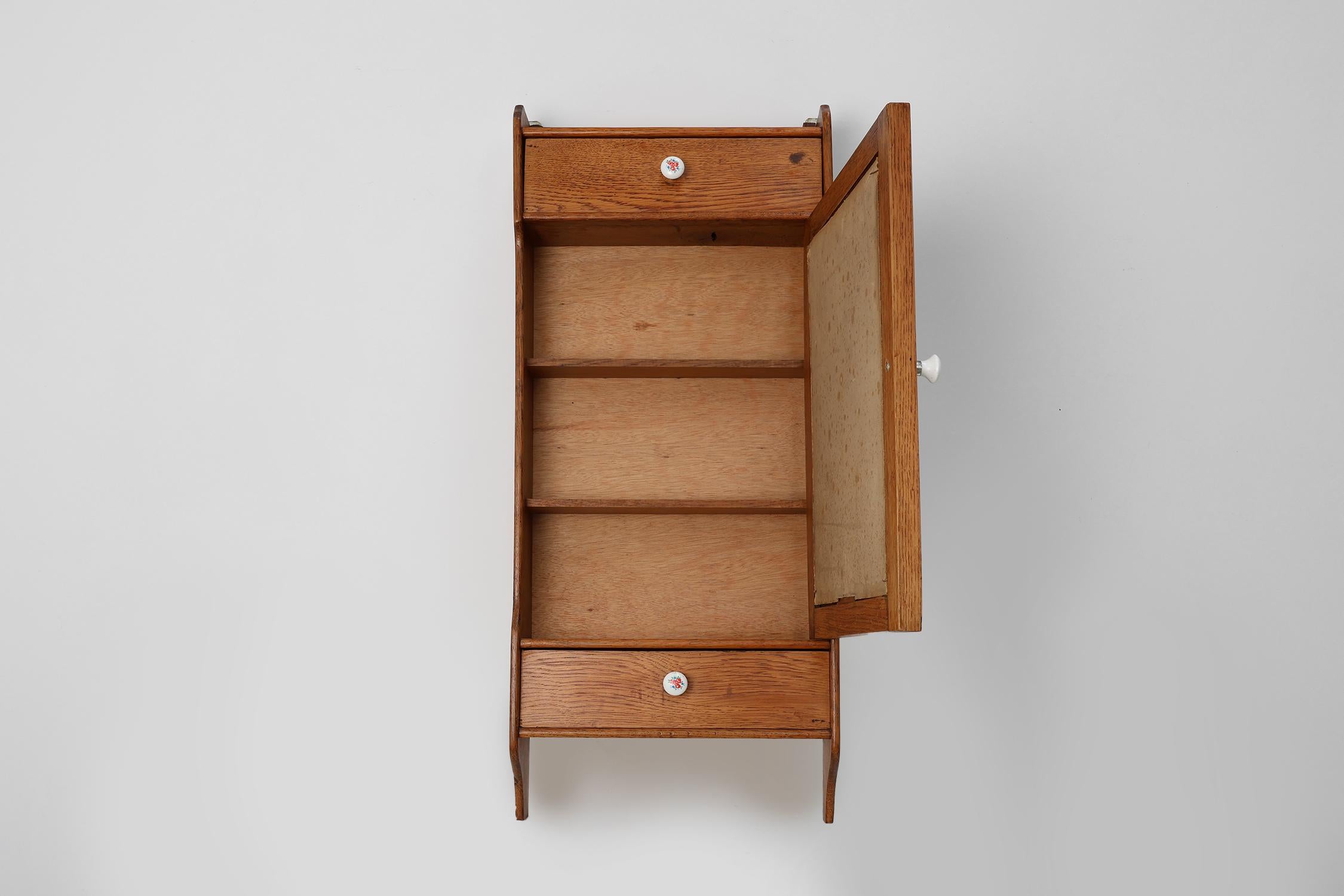 Miroir Cabinet mural en bois Art Deco avec porte en miroir et 2 tiroirs, France ca. 1900 en vente